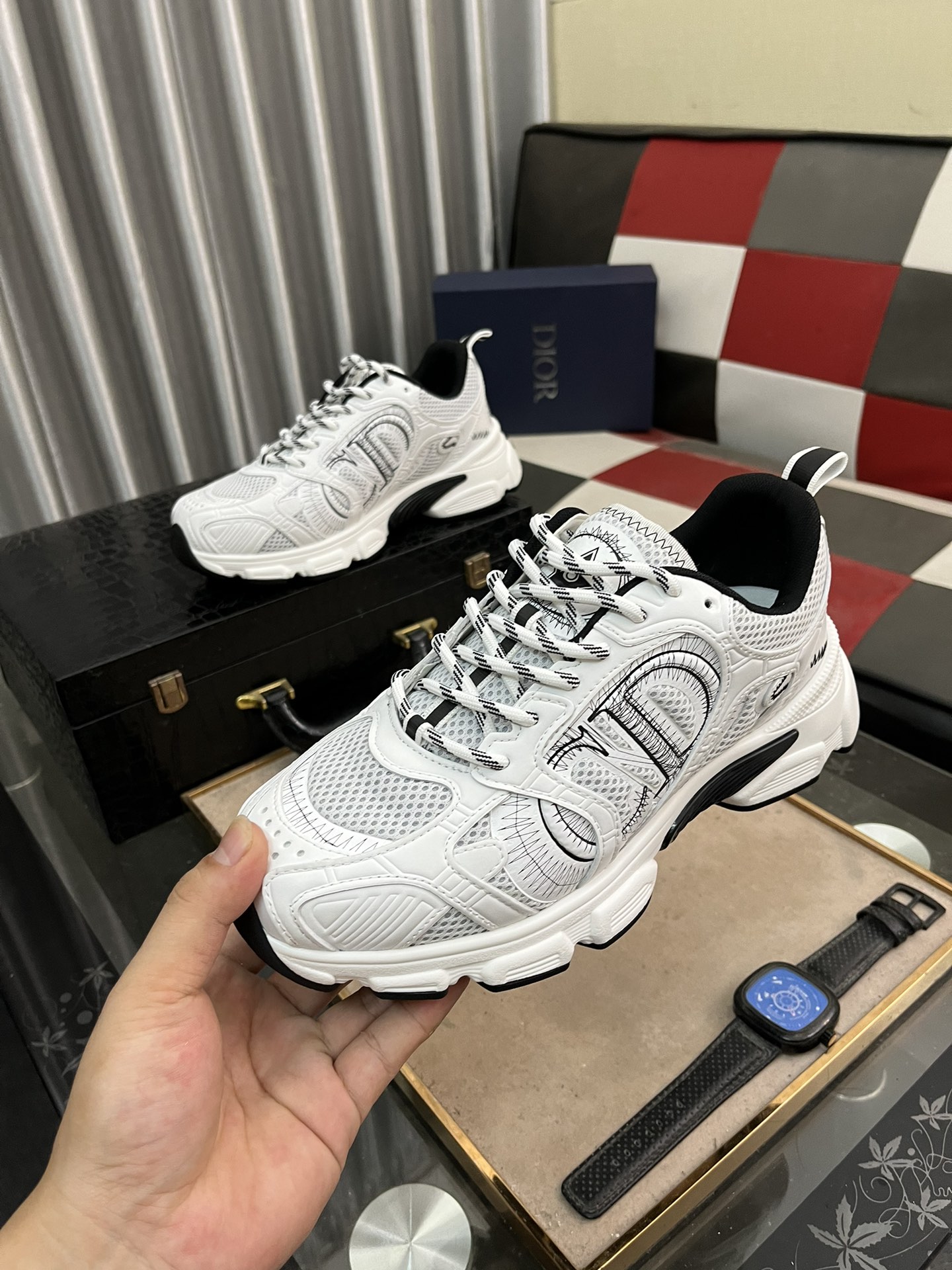 高仿 Dior 白黑對比運動鞋 男款輕量透氣跑鞋 百搭休閒鞋款| 11 高仿 Dior 白黑對比運動鞋 男款輕量透氣跑鞋 百搭休閒鞋款