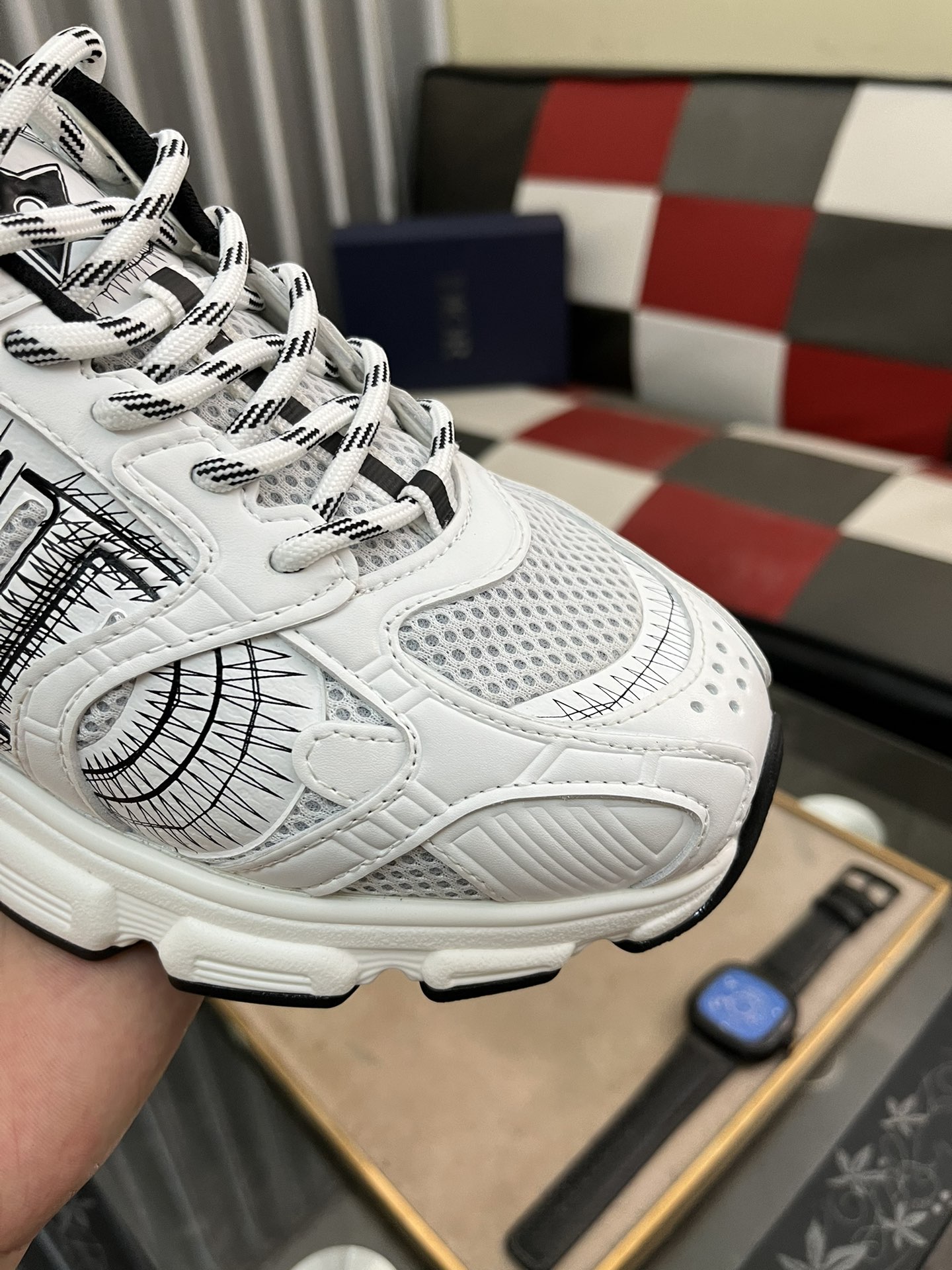 高仿 Dior 白黑對比運動鞋 男款輕量透氣跑鞋 百搭休閒鞋款| 10 高仿 Dior 白黑對比運動鞋 男款輕量透氣跑鞋 百搭休閒鞋款