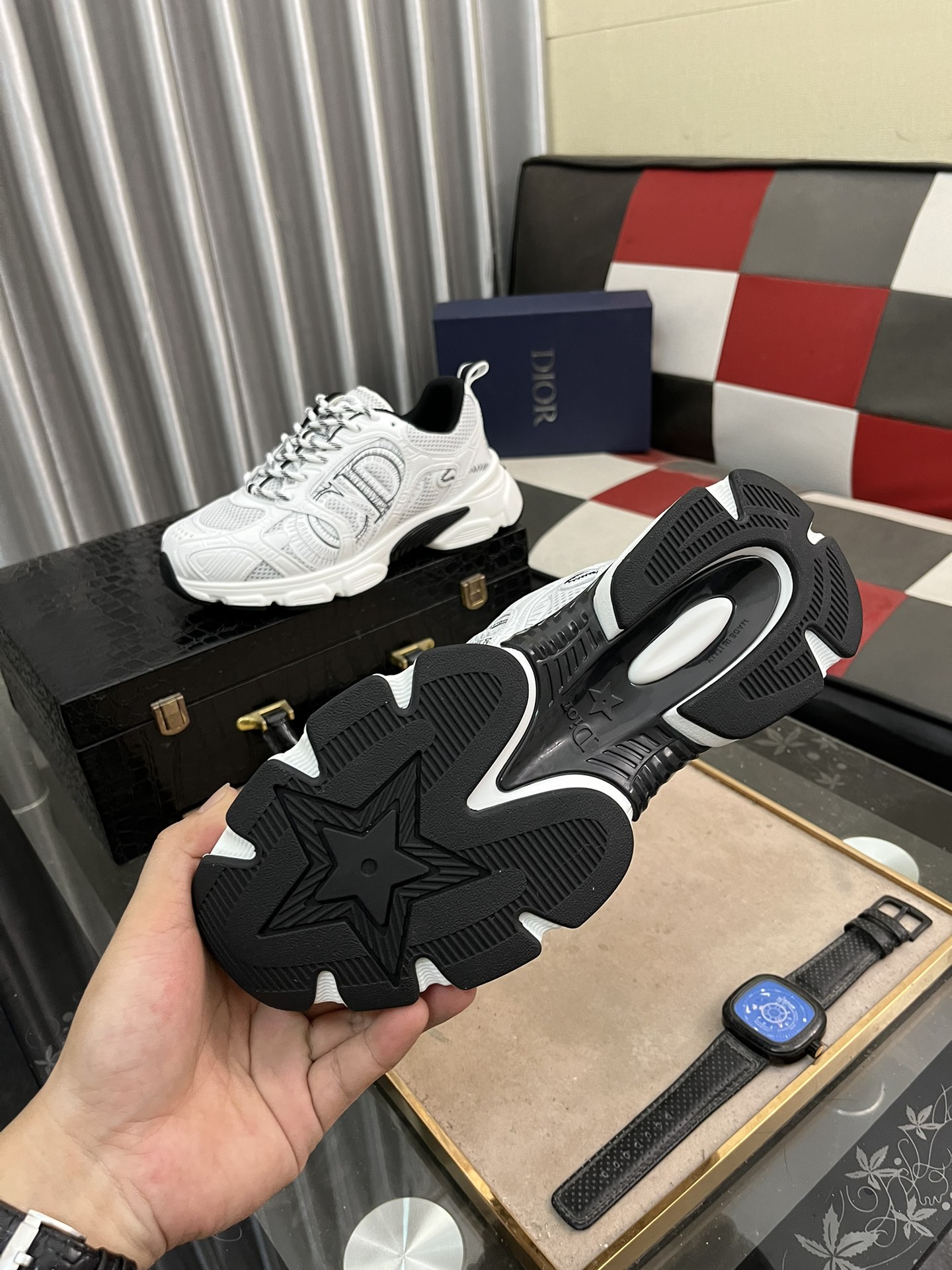 高仿 Dior 白黑對比運動鞋 男款輕量透氣跑鞋 百搭休閒鞋款| 7 高仿 Dior 白黑對比運動鞋 男款輕量透氣跑鞋 百搭休閒鞋款