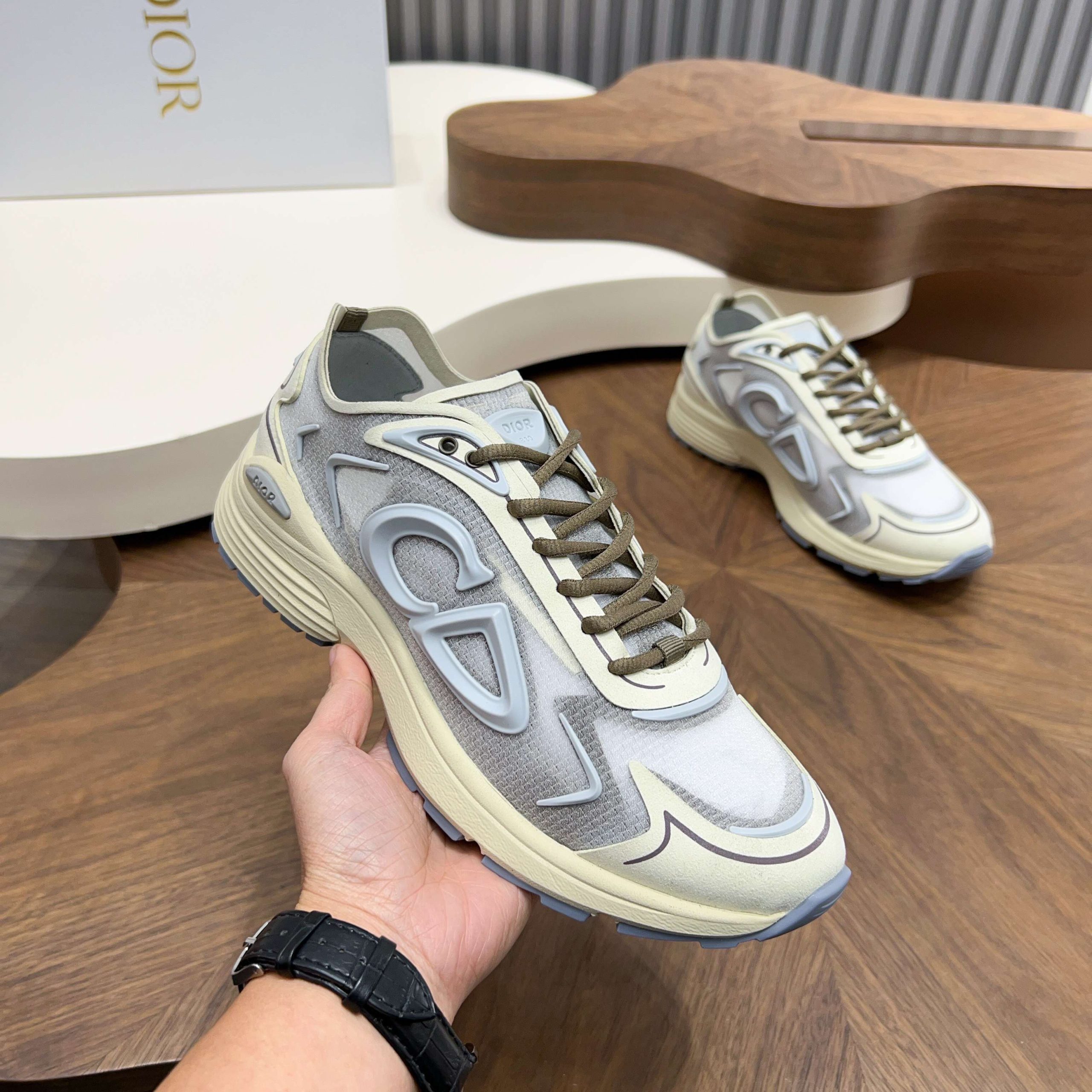 高仿 Dior B30 米灰運動鞋 男款輕量休閒跑鞋 經典立體標誌鞋身| 14 高仿 Dior B30 米灰運動鞋 男款輕量休閒跑鞋 經典立體標誌鞋身