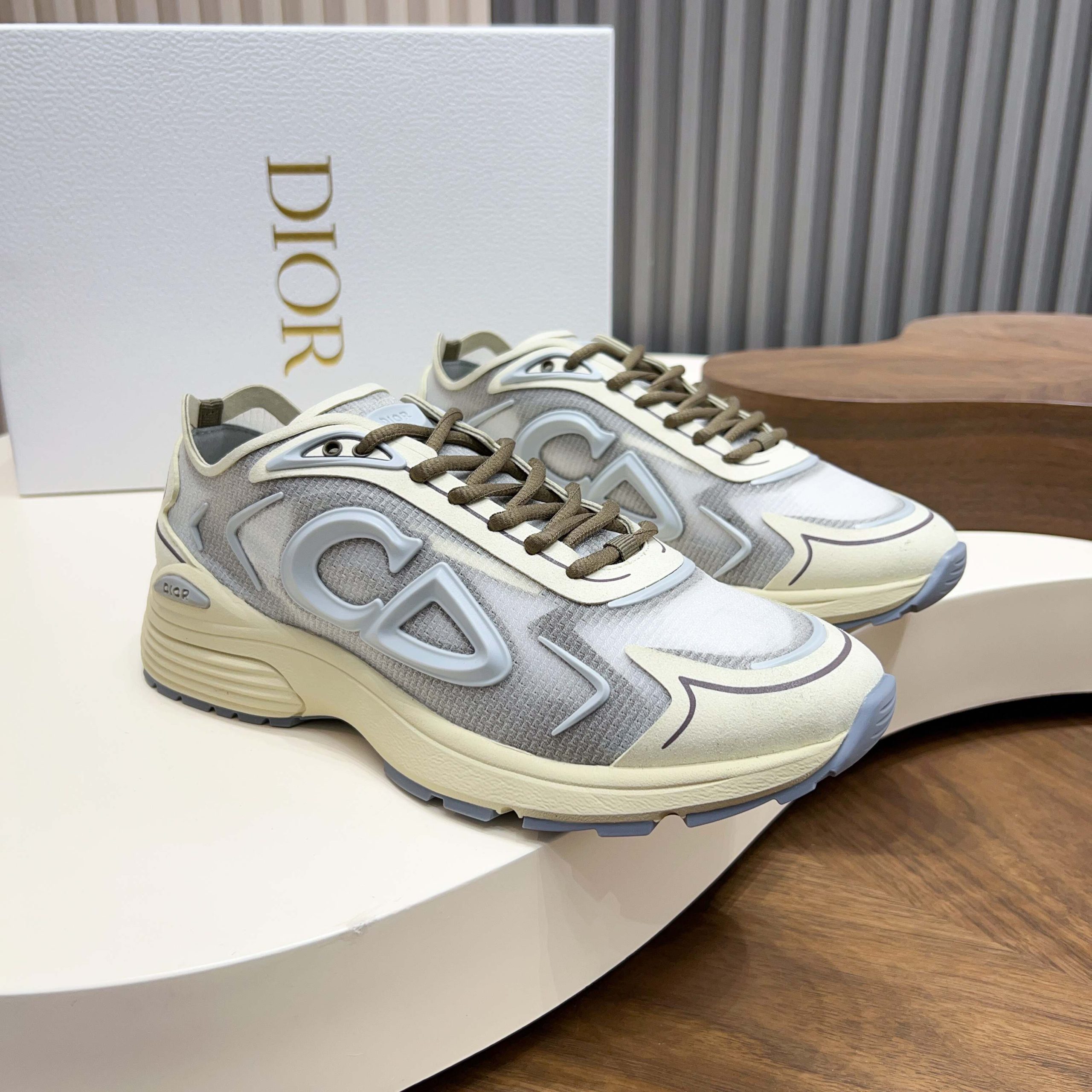 高仿 Dior B30 米灰運動鞋 男款輕量休閒跑鞋 經典立體標誌鞋身| 10 高仿 Dior B30 米灰運動鞋 男款輕量休閒跑鞋 經典立體標誌鞋身