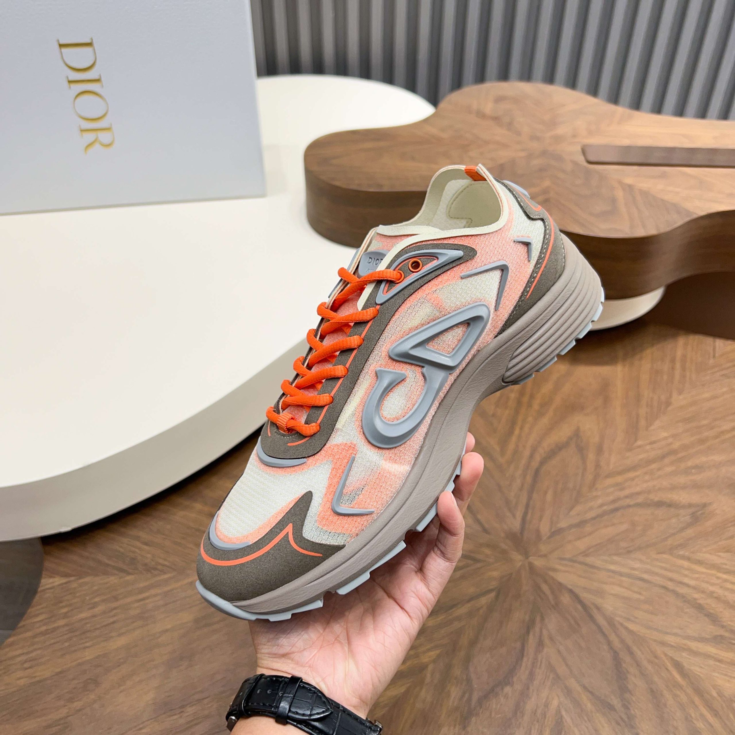 高仿 Dior B30 橘灰配色運動鞋 男款輕量網布跑鞋 活力街頭百搭款| 9 高仿 Dior B30 橘灰配色運動鞋 男款輕量網布跑鞋 活力街頭百搭款