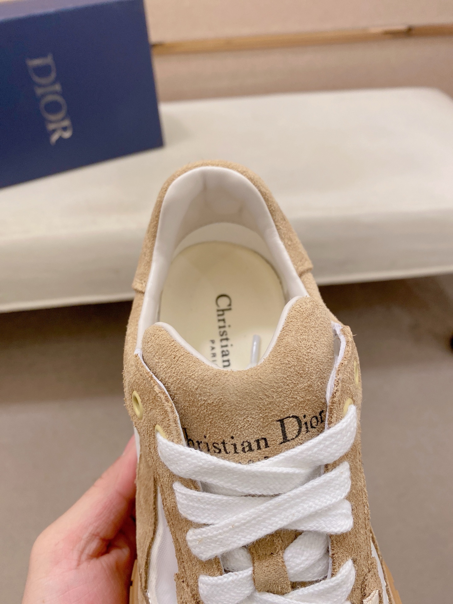 高仿 Dior 麂皮米卡其運動鞋 男款復古慢跑鞋 透氣輕量休閒鞋| 10 高仿 Dior 麂皮米卡其運動鞋 男款復古慢跑鞋 透氣輕量休閒鞋