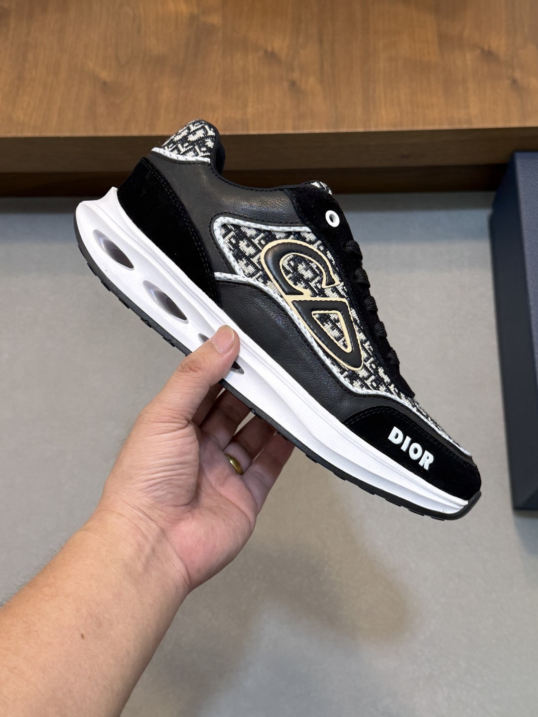 一比一 Dior B30 黑色老花運動鞋 男款標誌老花厚底跑鞋 高質感街頭鞋款| 12 一比一 Dior B30 黑色老花運動鞋 男款標誌老花厚底跑鞋 高質感街頭鞋款