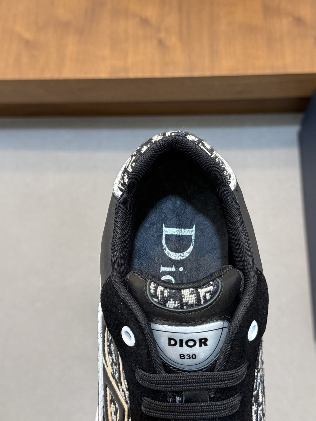 一比一 Dior B30 黑色老花運動鞋 男款標誌老花厚底跑鞋 高質感街頭鞋款| 9 一比一 Dior B30 黑色老花運動鞋 男款標誌老花厚底跑鞋 高質感街頭鞋款