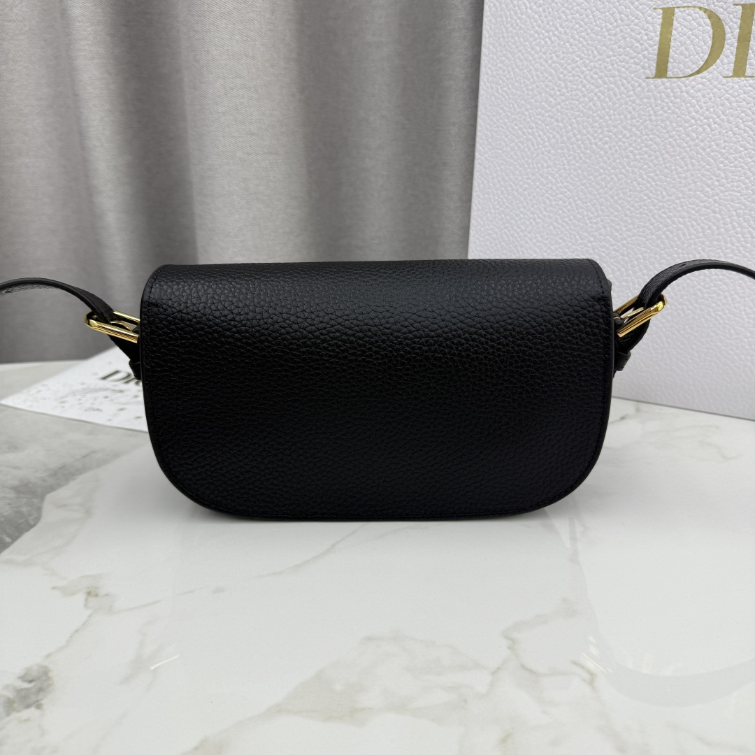 Dior高仿女款黑色半月包極簡金扣設計百搭首選| 13 Dior高仿女款黑色半月包極簡金扣設計百搭首選