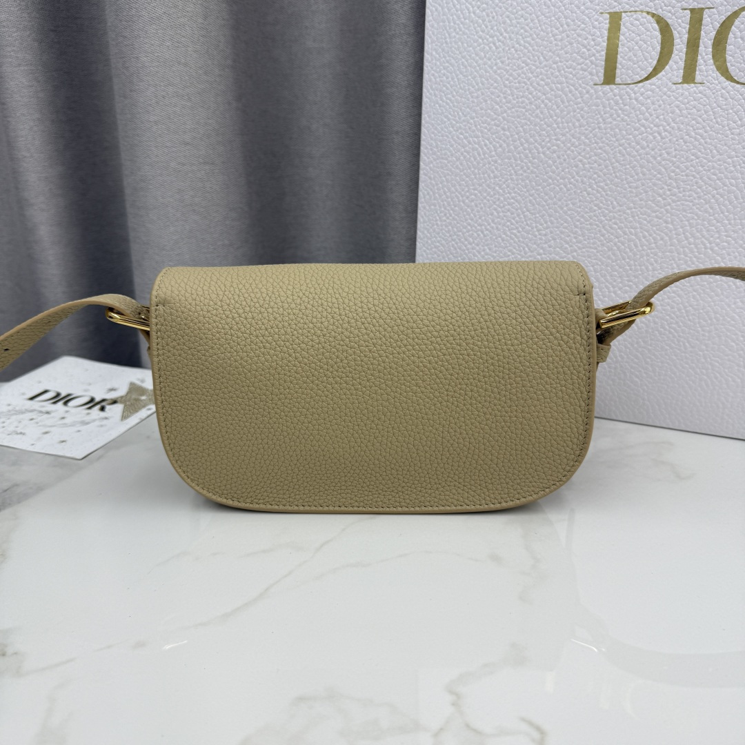 Dior高仿女款半月包淺卡其百搭色系金扣通勤推薦| 13 Dior高仿女款半月包淺卡其百搭色系金扣通勤推薦