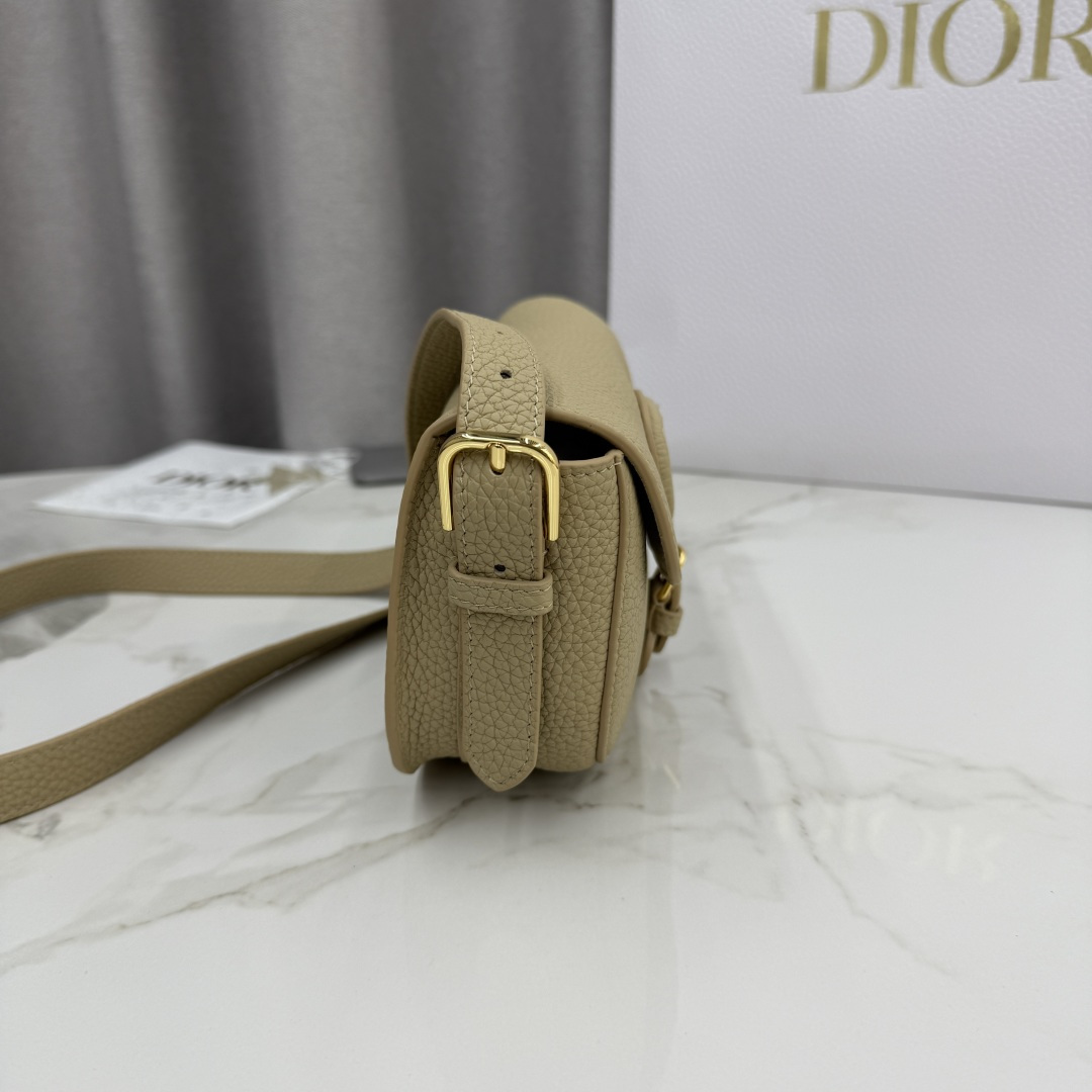 Dior高仿女款半月包淺卡其百搭色系金扣通勤推薦| 11 Dior高仿女款半月包淺卡其百搭色系金扣通勤推薦