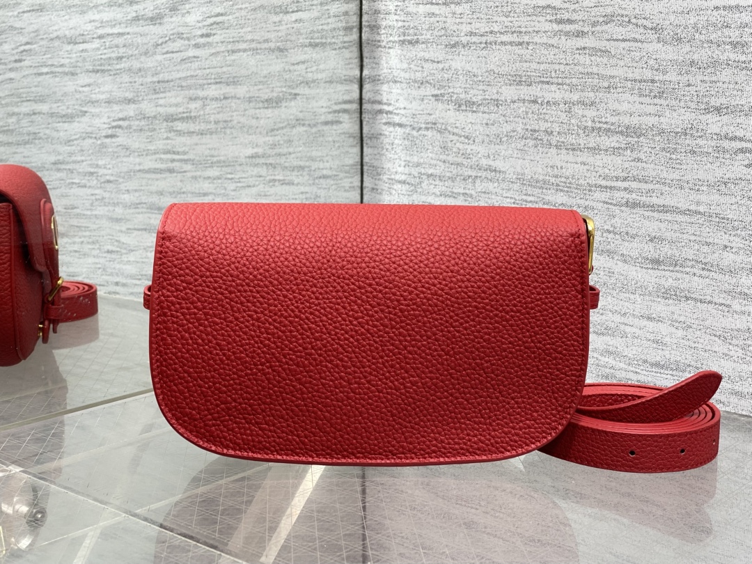 Dior A貨正紅Bobby半月包 女士款高飽和色系 吸睛出眾| 12 Dior A貨正紅Bobby半月包 女士款高飽和色系 吸睛出眾