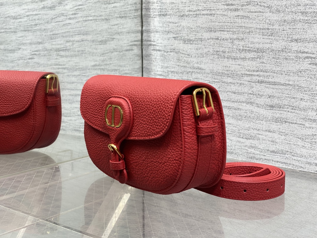 Dior A貨正紅Bobby半月包 女士款高飽和色系 吸睛出眾| 10 Dior A貨正紅Bobby半月包 女士款高飽和色系 吸睛出眾