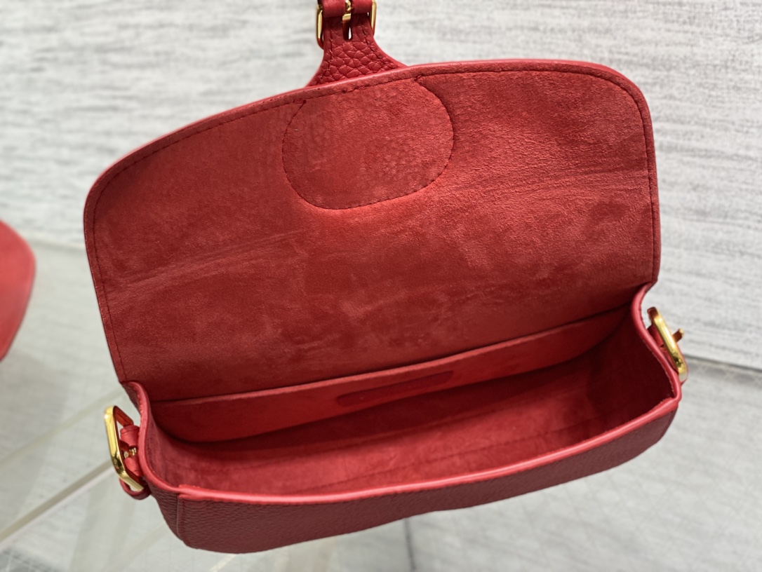 Dior A貨正紅Bobby半月包 女士款高飽和色系 吸睛出眾| 8 Dior A貨正紅Bobby半月包 女士款高飽和色系 吸睛出眾