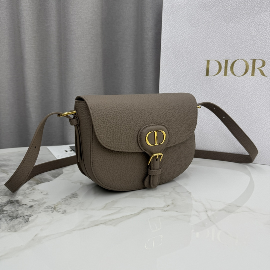 Dior 高仿灰褐色Bobby半月包 女士款沉穩百搭質感設計| 14 Dior 高仿灰褐色Bobby半月包 女士款沉穩百搭質感設計