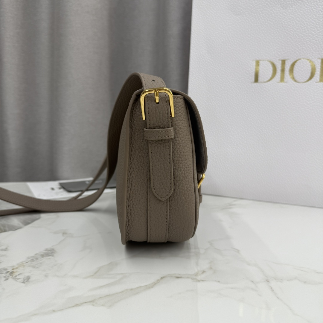 Dior 高仿灰褐色Bobby半月包 女士款沉穩百搭質感設計| 11 Dior 高仿灰褐色Bobby半月包 女士款沉穩百搭質感設計