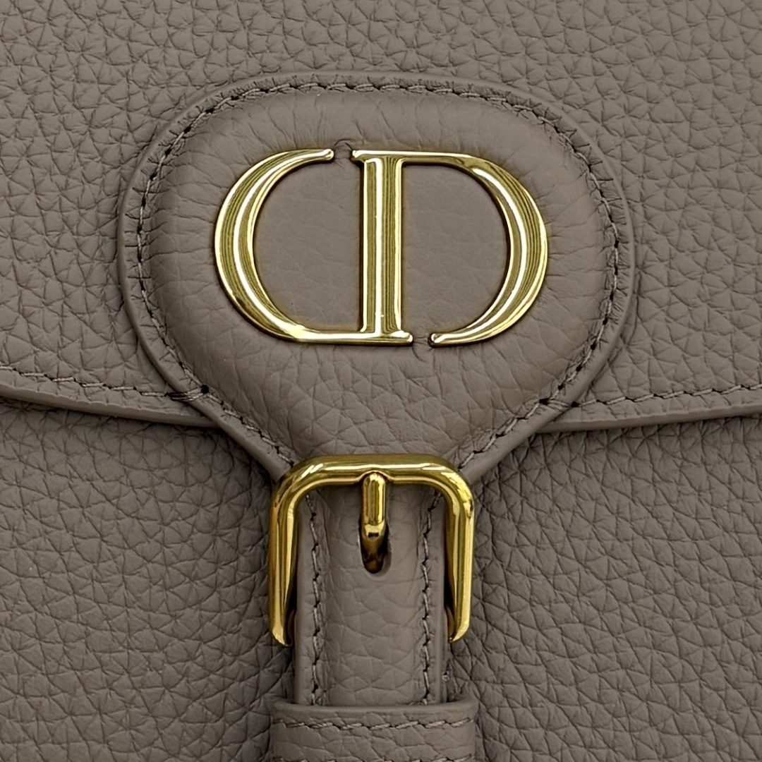 Dior 高仿灰褐色Bobby半月包 女士款沉穩百搭質感設計| 10 Dior 高仿灰褐色Bobby半月包 女士款沉穩百搭質感設計