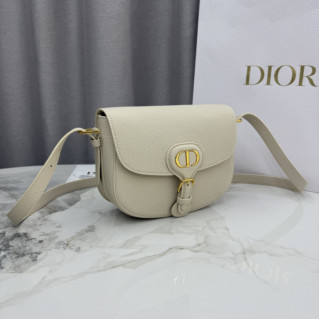 Dior 一比一奶白色Bobby半月包 女士質感通勤款式推薦| 14 Dior 一比一奶白色Bobby半月包 女士質感通勤款式推薦