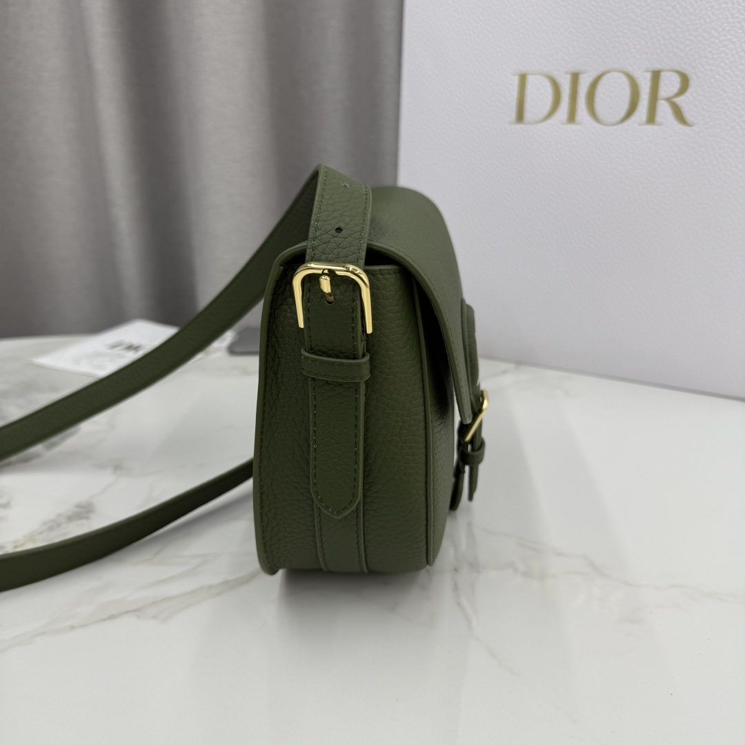 Dior 原單墨綠Bobby半月包 女士款個性色系搭配有型推薦| 11 Dior 原單墨綠Bobby半月包 女士款個性色系搭配有型推薦