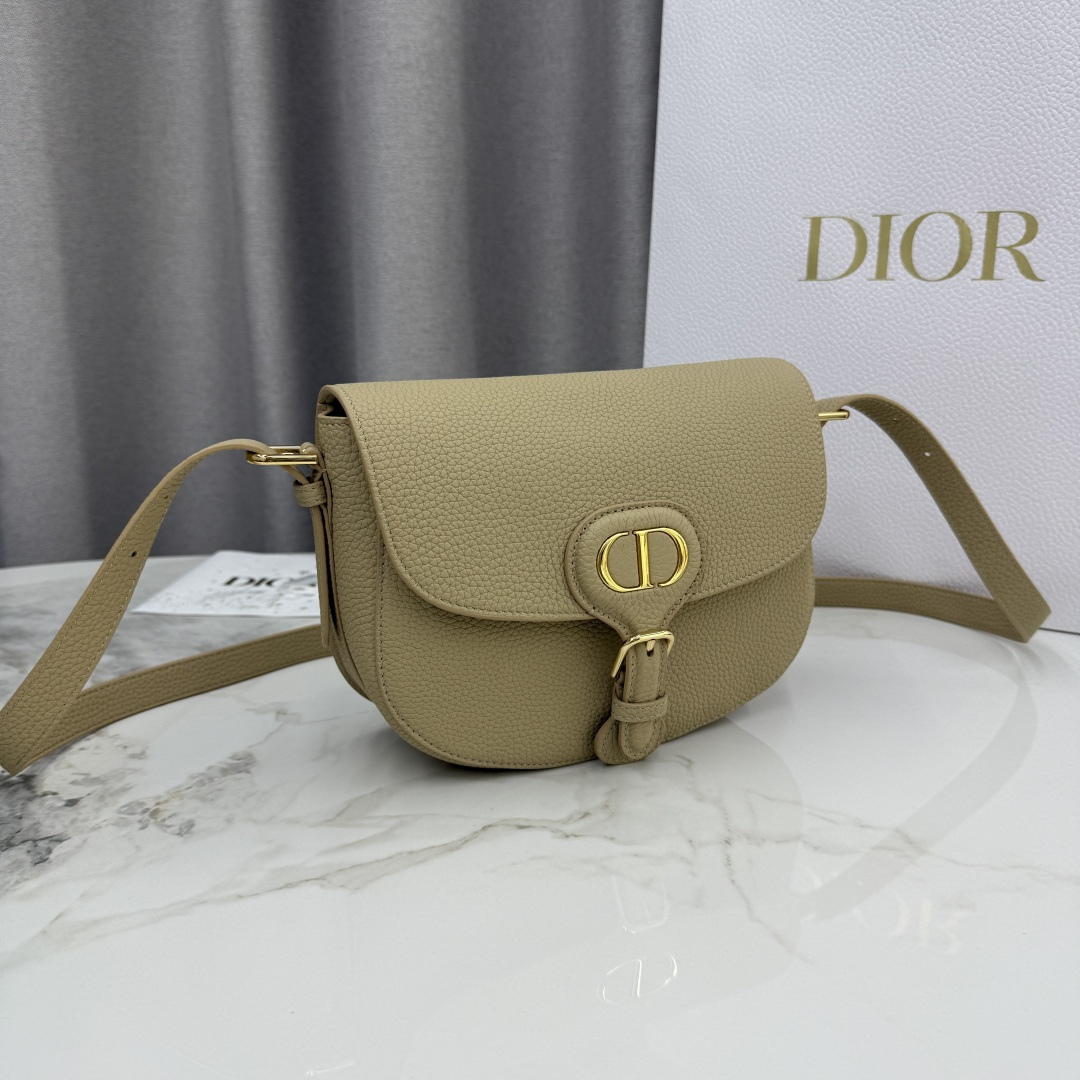 Dior 高仿卡其色Bobby半月包 女士款日常耐看推薦色系| 14 Dior 高仿卡其色Bobby半月包 女士款日常耐看推薦色系