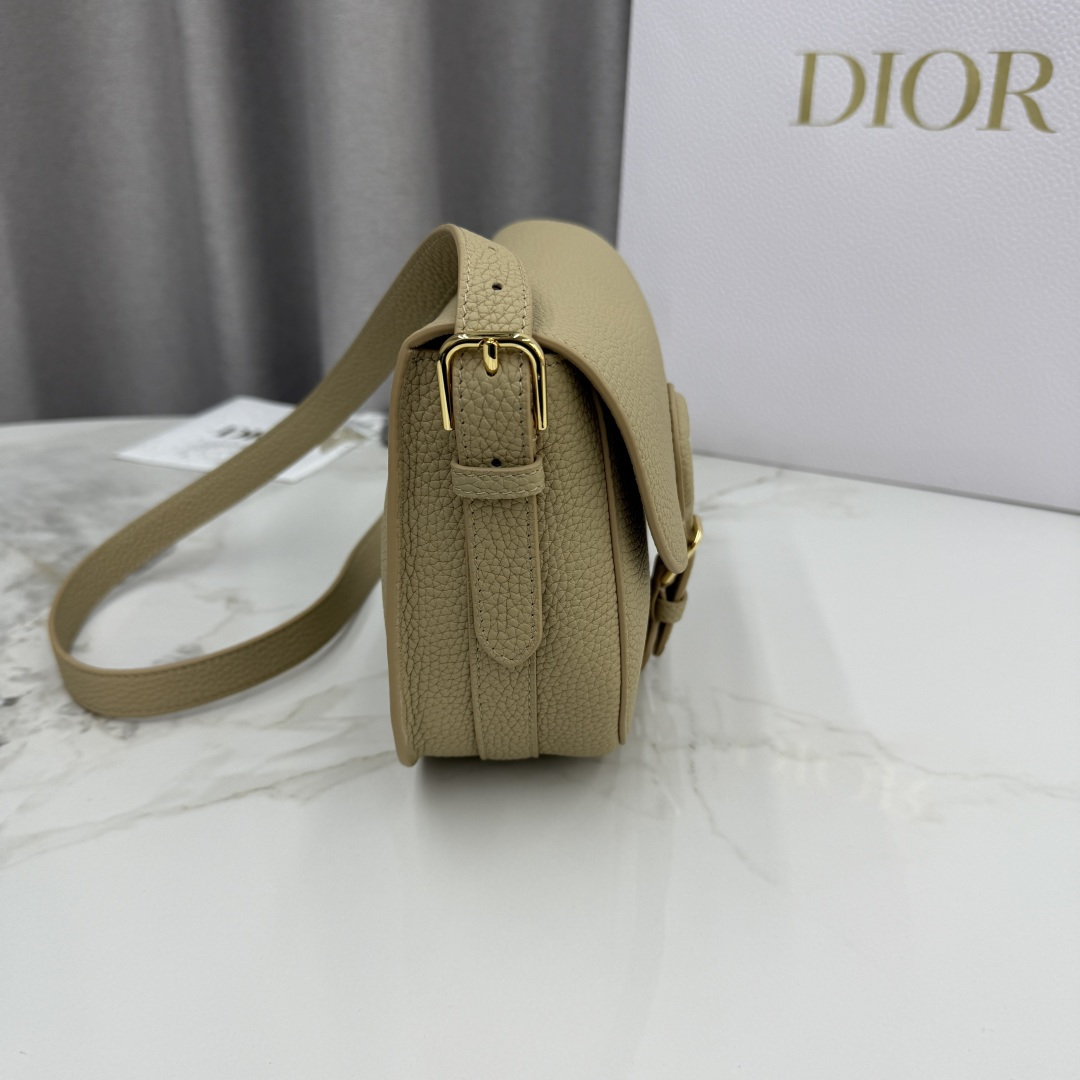 Dior 高仿卡其色Bobby半月包 女士款日常耐看推薦色系| 11 Dior 高仿卡其色Bobby半月包 女士款日常耐看推薦色系