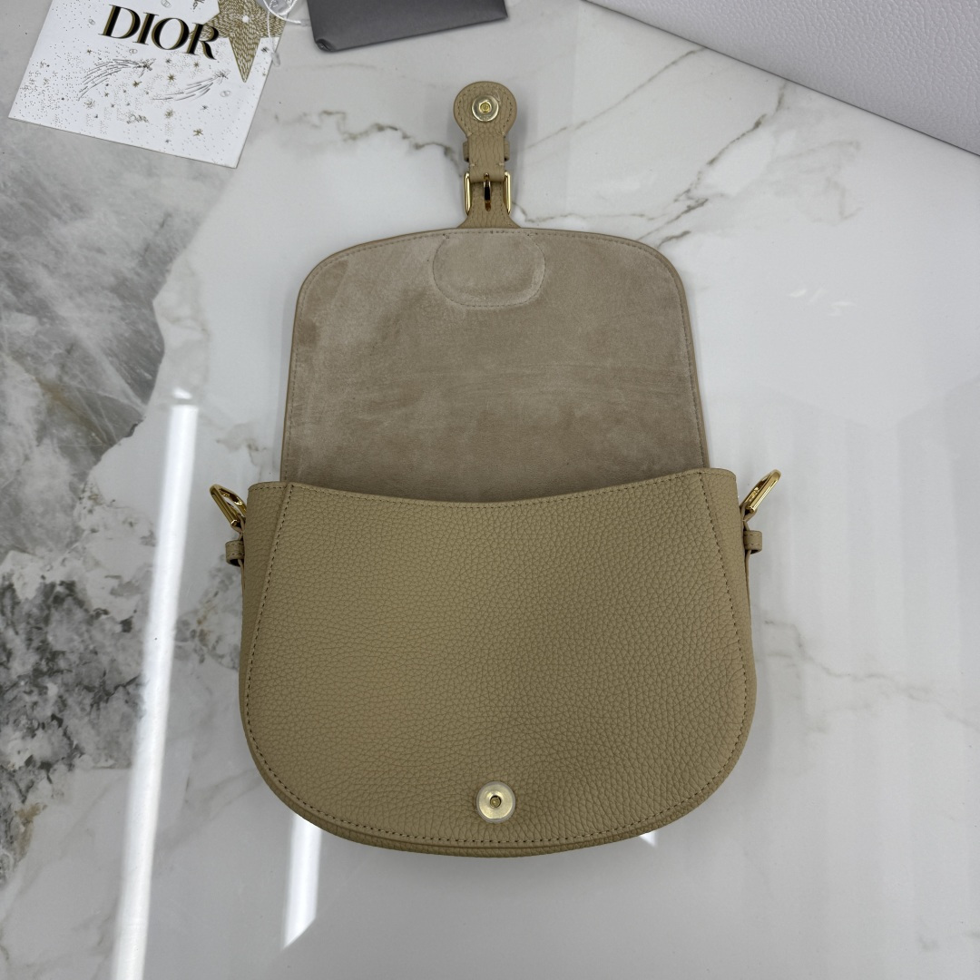 Dior 高仿卡其色Bobby半月包 女士款日常耐看推薦色系| 9 Dior 高仿卡其色Bobby半月包 女士款日常耐看推薦色系