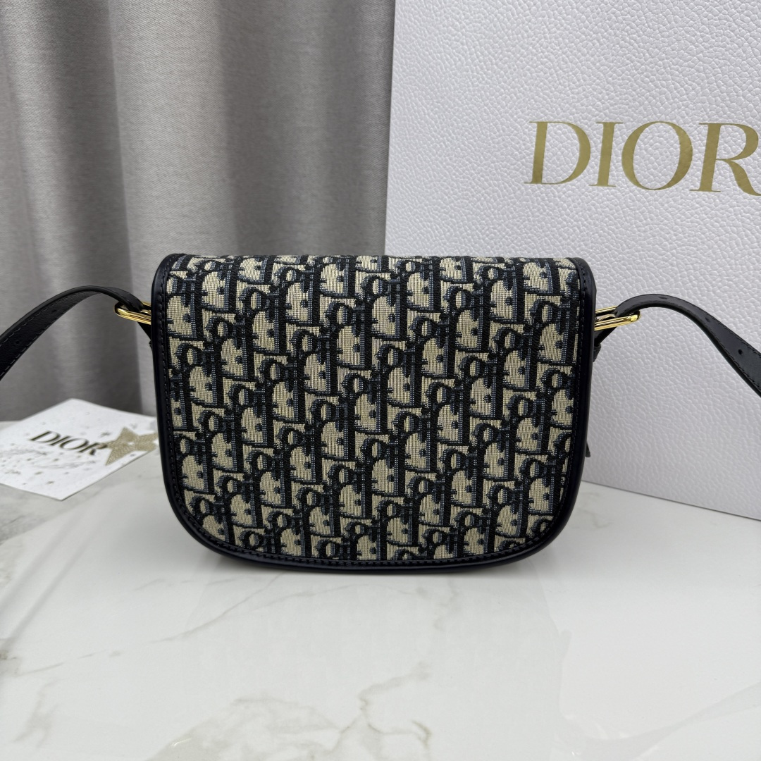 Dior A貨Oblique老花Bobby半月包 女士款經典圖紋推薦| 13 Dior A貨Oblique老花Bobby半月包 女士款經典圖紋推薦