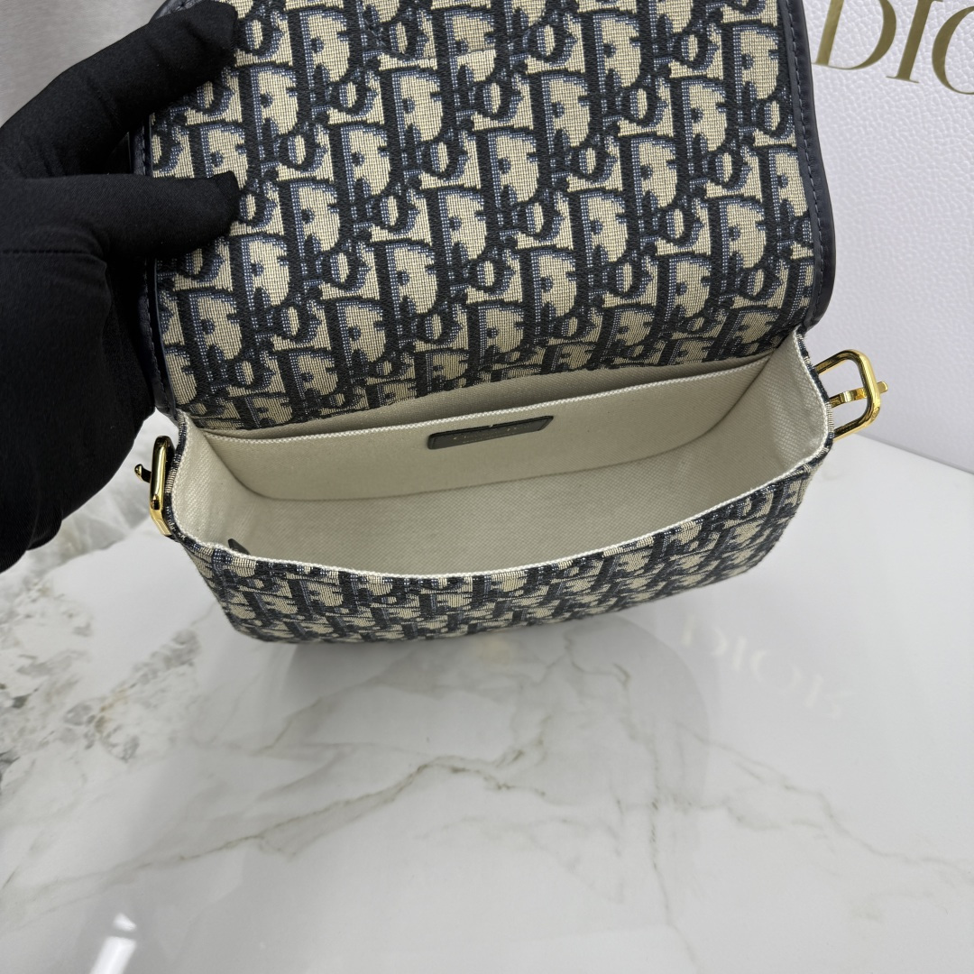 Dior A貨Oblique老花Bobby半月包 女士款經典圖紋推薦| 8 Dior A貨Oblique老花Bobby半月包 女士款經典圖紋推薦