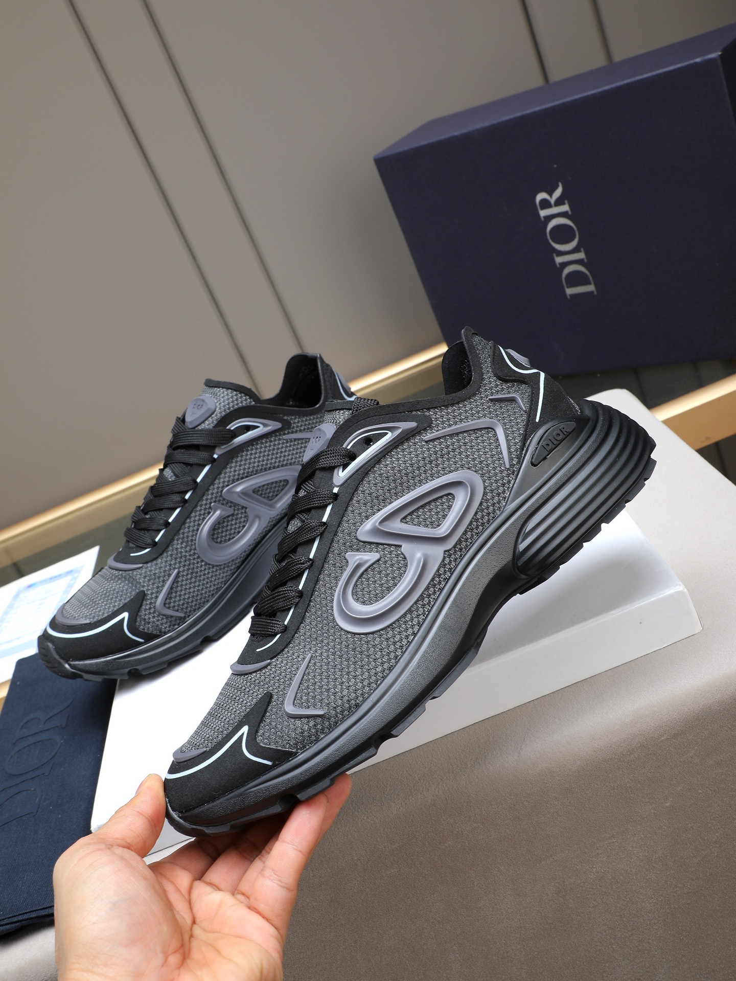 Dior 高仿男士全黑運動鞋 立體CD字樣潮鞋 彈性耐走人氣款| 14 Dior 高仿男士全黑運動鞋 立體CD字樣潮鞋 彈性耐走人氣款