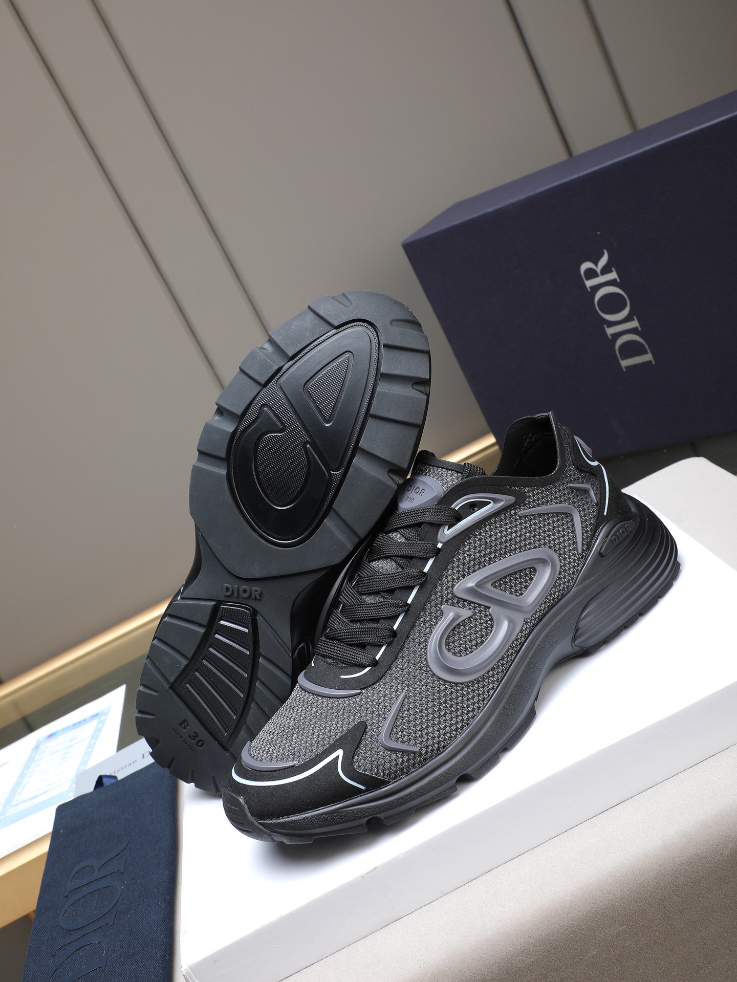 Dior 高仿男士全黑運動鞋 立體CD字樣潮鞋 彈性耐走人氣款| 13 Dior 高仿男士全黑運動鞋 立體CD字樣潮鞋 彈性耐走人氣款