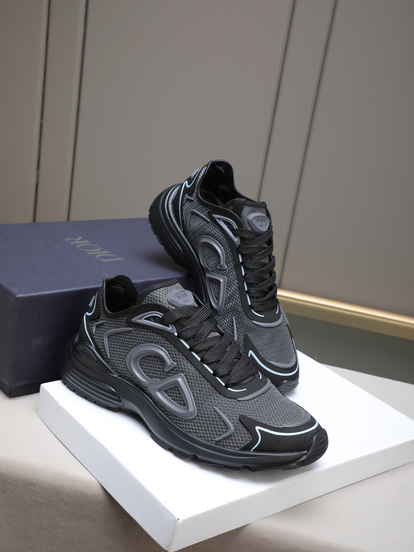Dior 高仿男士全黑運動鞋 立體CD字樣潮鞋 彈性耐走人氣款| 12 Dior 高仿男士全黑運動鞋 立體CD字樣潮鞋 彈性耐走人氣款