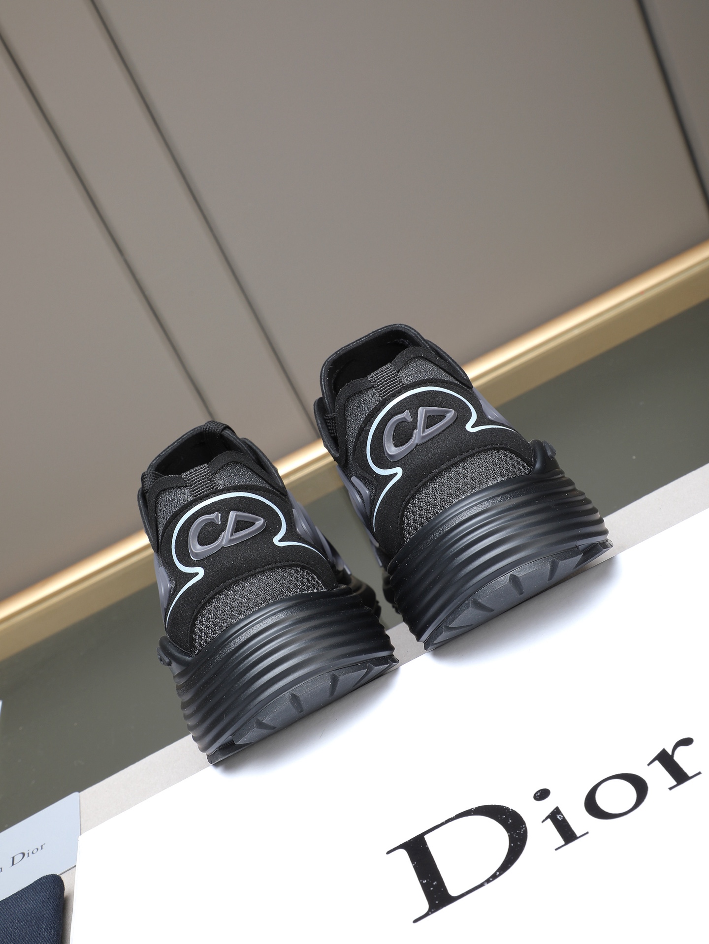 Dior 高仿男士全黑運動鞋 立體CD字樣潮鞋 彈性耐走人氣款| 11 Dior 高仿男士全黑運動鞋 立體CD字樣潮鞋 彈性耐走人氣款