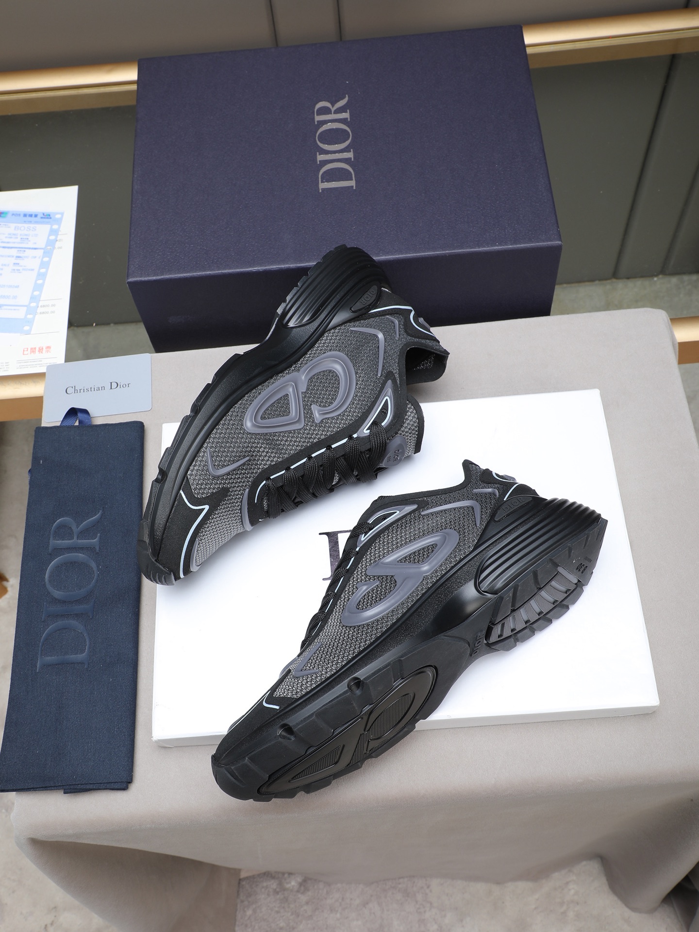 Dior 高仿男士全黑運動鞋 立體CD字樣潮鞋 彈性耐走人氣款| 9 Dior 高仿男士全黑運動鞋 立體CD字樣潮鞋 彈性耐走人氣款
