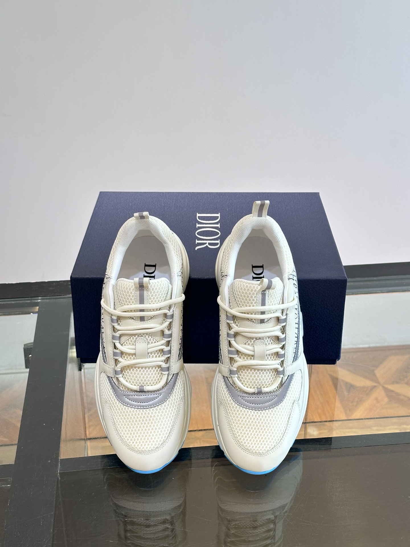 Dior 一比一男士白底藍邊厚底球鞋 運動感線條設計 活力百搭款| 12 Dior 一比一男士白底藍邊厚底球鞋 運動感線條設計 活力百搭款