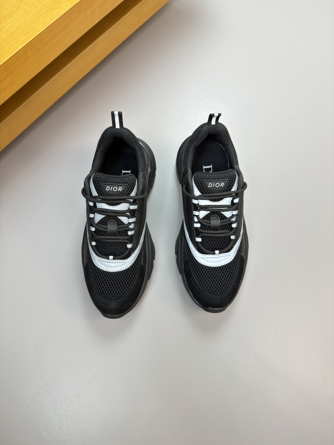 Dior A貨男士黑色網面潮鞋 科技風線條設計 街頭百搭風格| 14 Dior A貨男士黑色網面潮鞋 科技風線條設計 街頭百搭風格