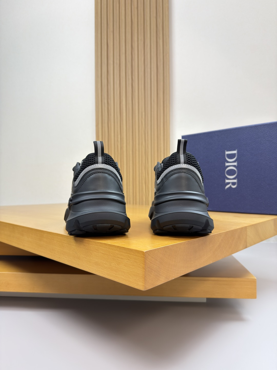 Dior A貨男士黑色網面潮鞋 科技風線條設計 街頭百搭風格| 8 Dior A貨男士黑色網面潮鞋 科技風線條設計 街頭百搭風格