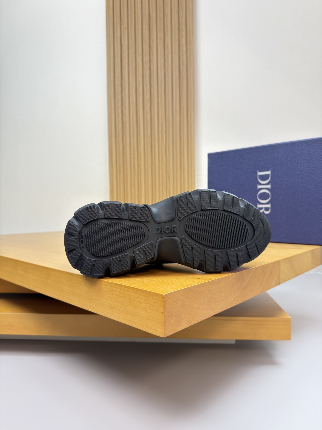 Dior A貨男士黑色網面潮鞋 科技風線條設計 街頭百搭風格| 7 Dior A貨男士黑色網面潮鞋 科技風線條設計 街頭百搭風格