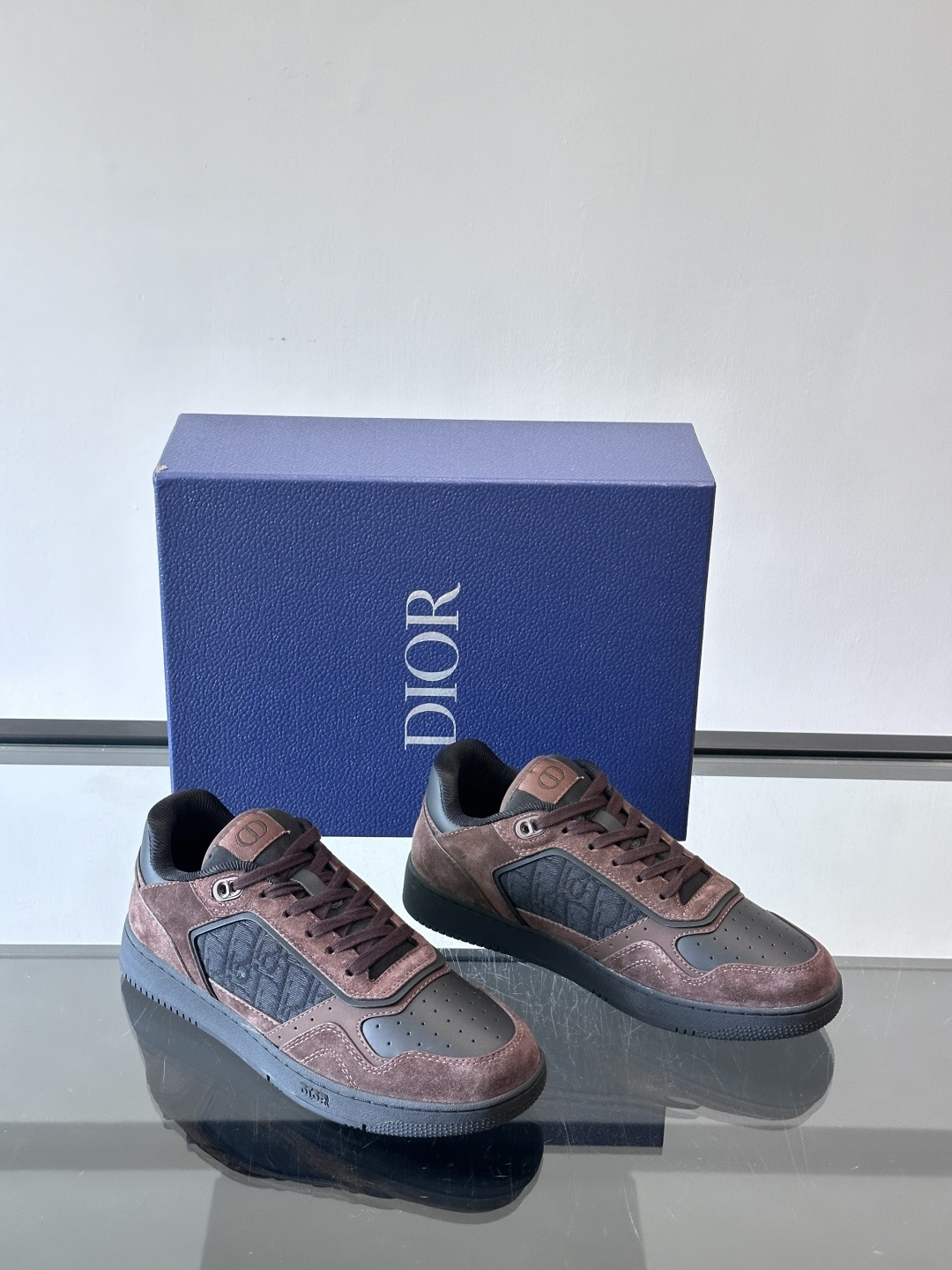 Dior 精品仿製男士麂皮拼接球鞋 酒紅黑撞色設計 質感街頭風| 11 Dior 精品仿製男士麂皮拼接球鞋 酒紅黑撞色設計 質感街頭風