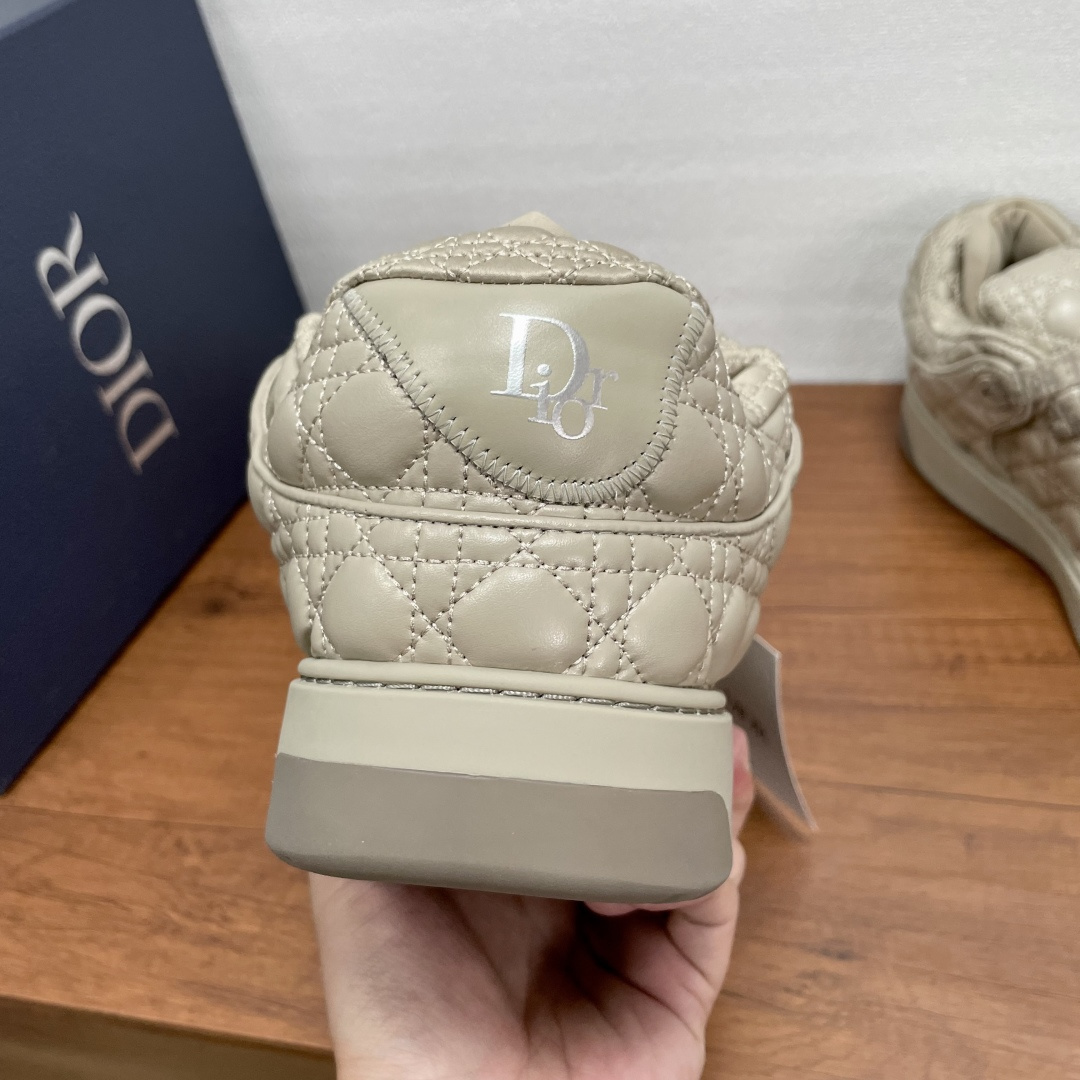 Dior 一比一男士奶茶色立體車縫球鞋 柔和色系穿搭百搭舒適| 11 Dior 一比一男士奶茶色立體車縫球鞋 柔和色系穿搭百搭舒適