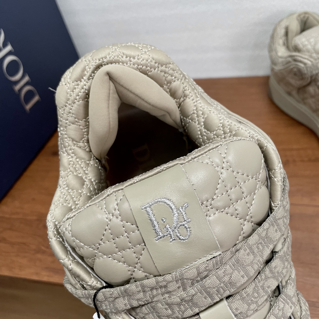 Dior 一比一男士奶茶色立體車縫球鞋 柔和色系穿搭百搭舒適| 9 Dior 一比一男士奶茶色立體車縫球鞋 柔和色系穿搭百搭舒適