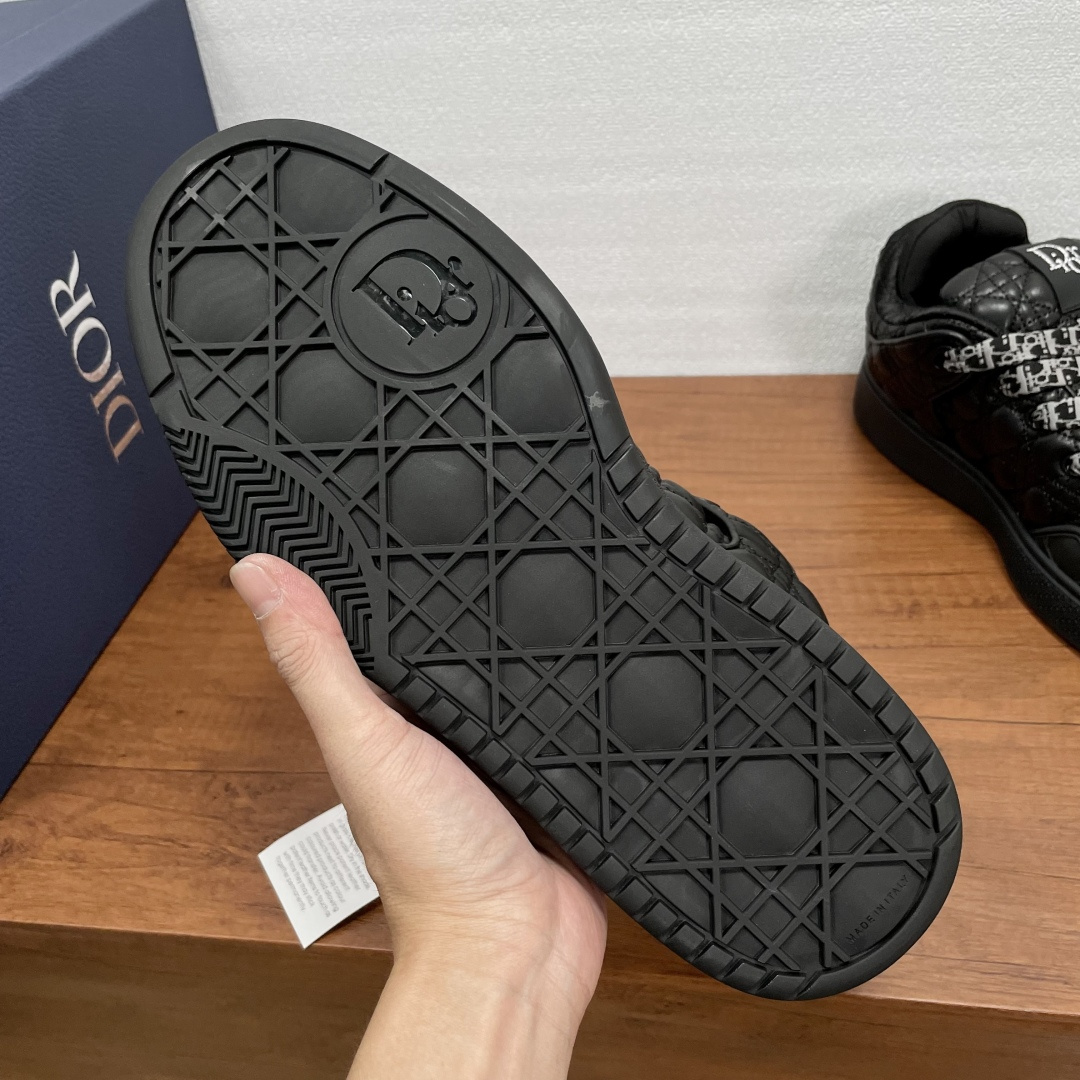 Dior 原單男士黑色立體紋理球鞋 字樣編織鞋帶設計 街頭潮感款| 10 Dior 原單男士黑色立體紋理球鞋 字樣編織鞋帶設計 街頭潮感款