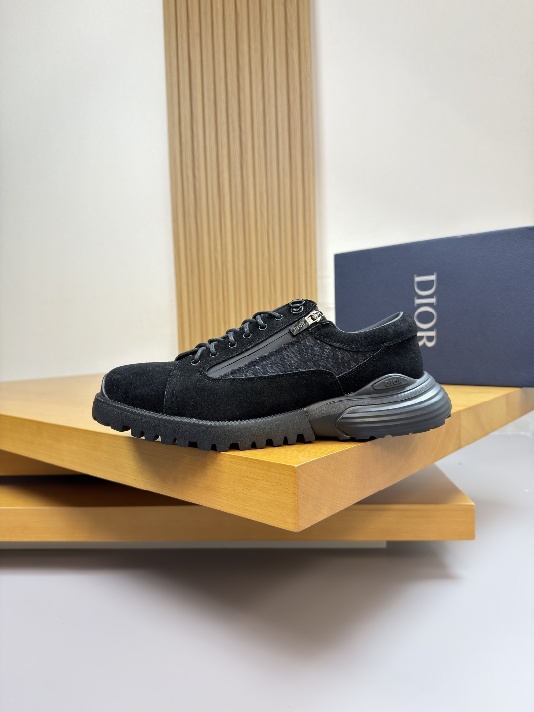 Dior 一比一男士全黑麂皮戶外風鞋款 鋸齒底抓地力強 耐用實穿| 11 Dior 一比一男士全黑麂皮戶外風鞋款 鋸齒底抓地力強 耐用實穿