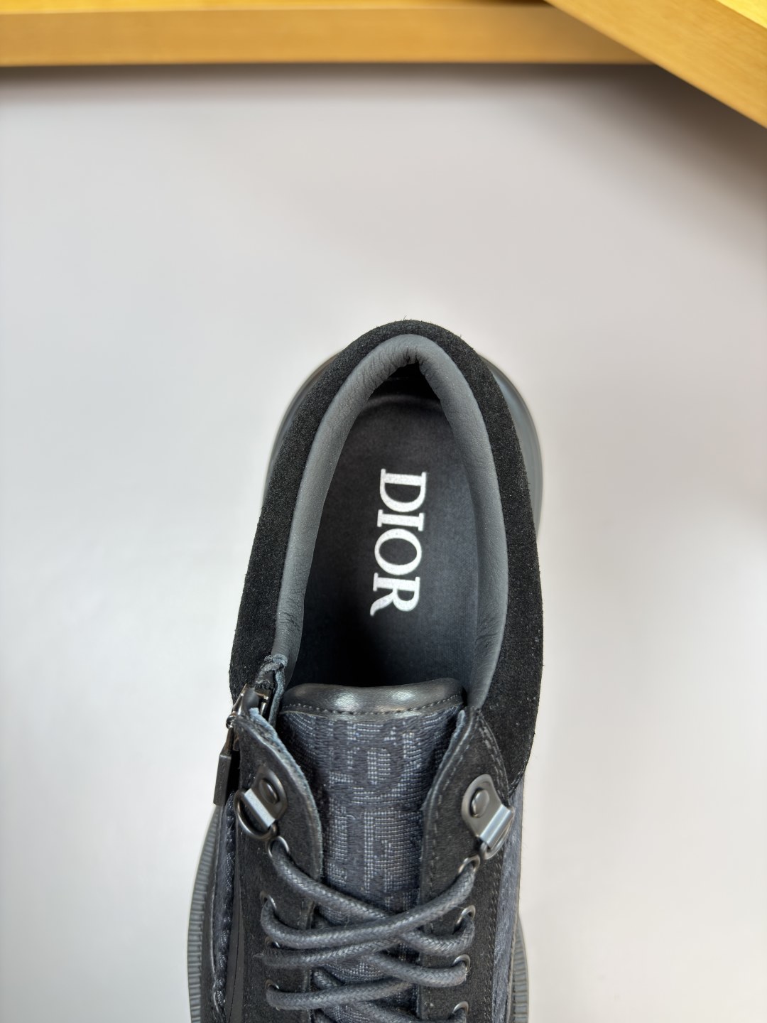 Dior 一比一男士全黑麂皮戶外風鞋款 鋸齒底抓地力強 耐用實穿| 9 Dior 一比一男士全黑麂皮戶外風鞋款 鋸齒底抓地力強 耐用實穿