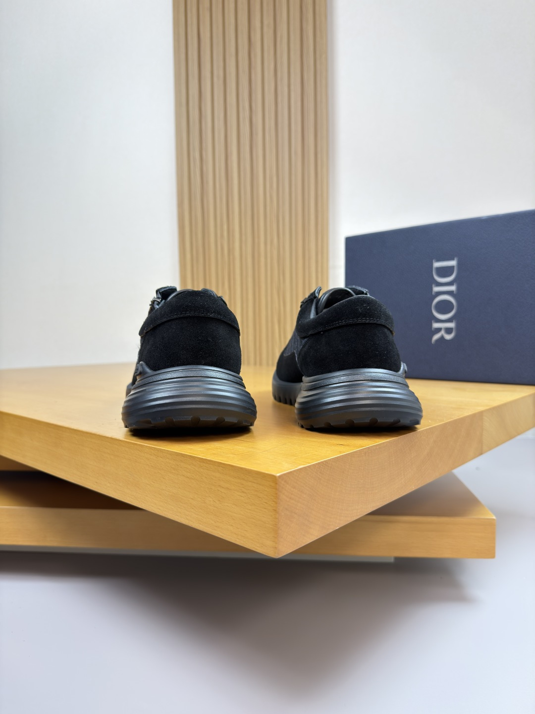 Dior 一比一男士全黑麂皮戶外風鞋款 鋸齒底抓地力強 耐用實穿| 8 Dior 一比一男士全黑麂皮戶外風鞋款 鋸齒底抓地力強 耐用實穿