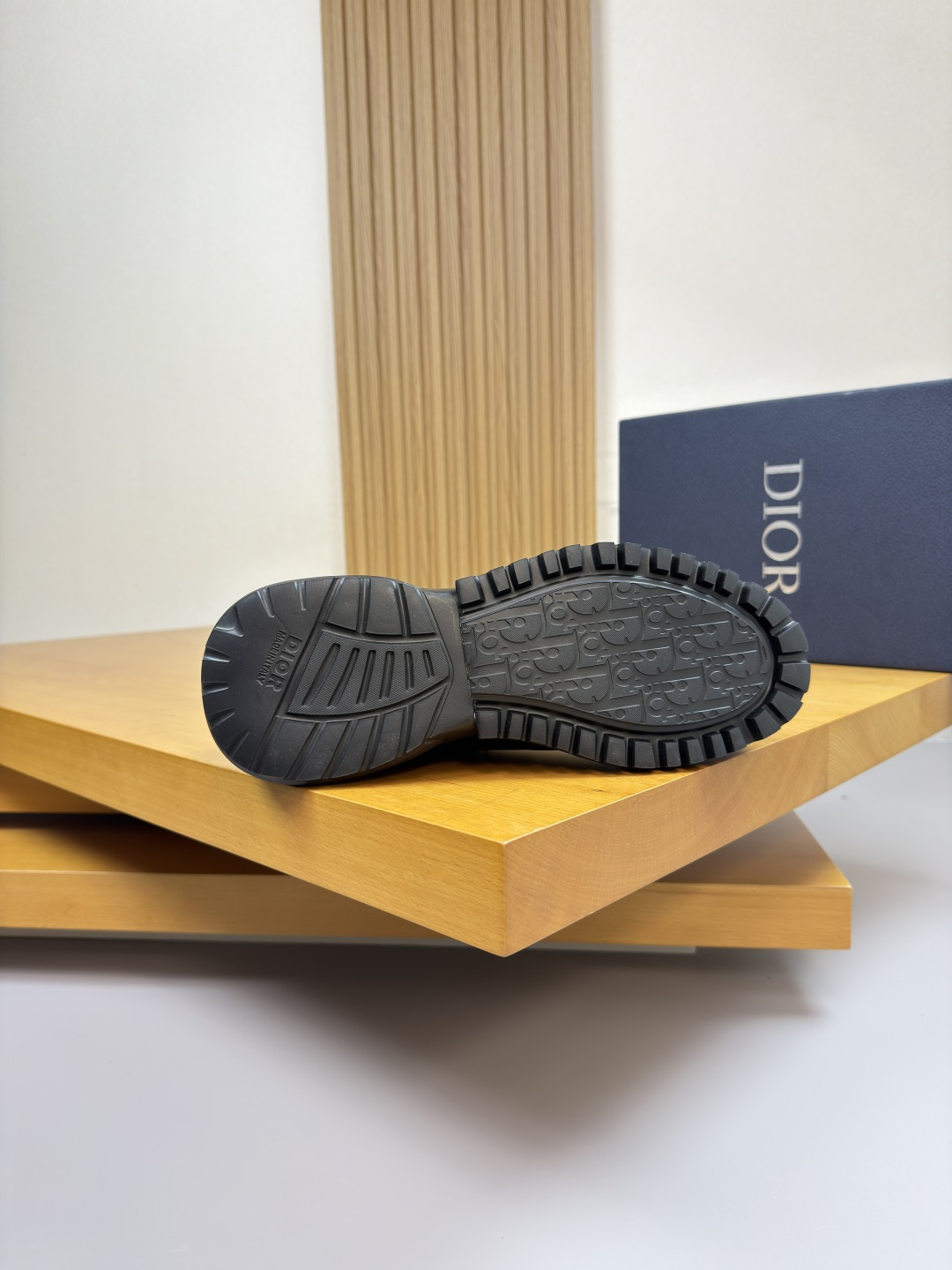 Dior 一比一男士全黑麂皮戶外風鞋款 鋸齒底抓地力強 耐用實穿| 7 Dior 一比一男士全黑麂皮戶外風鞋款 鋸齒底抓地力強 耐用實穿