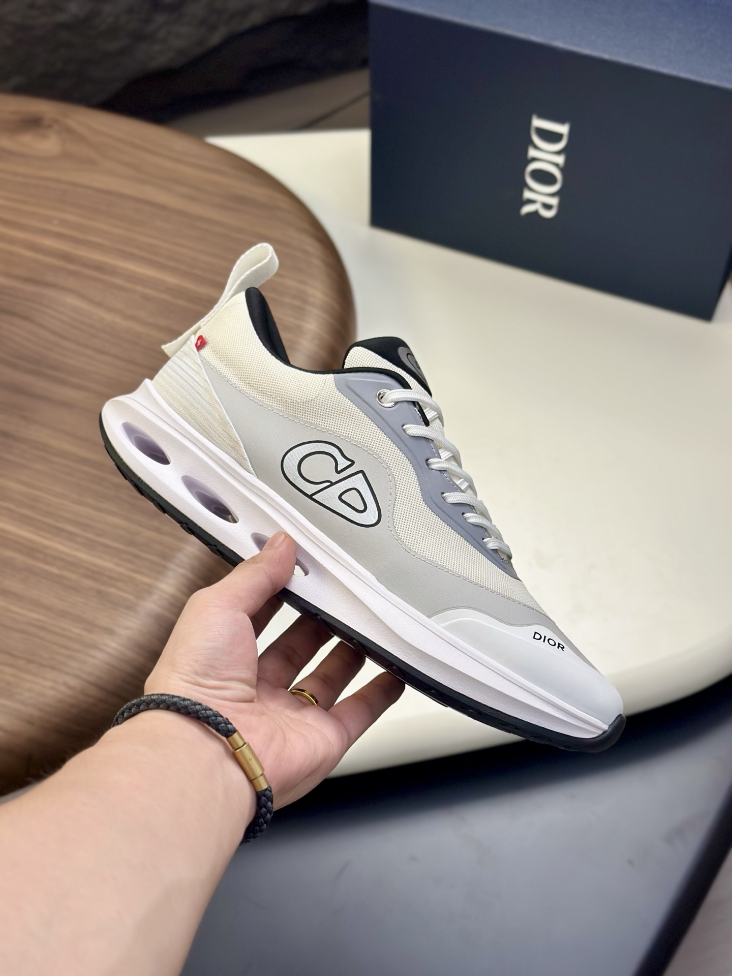 Dior A貨男士白灰網布運動鞋 輕量設計機能感鞋款 春夏日常款| 12 Dior A貨男士白灰網布運動鞋 輕量設計機能感鞋款 春夏日常款