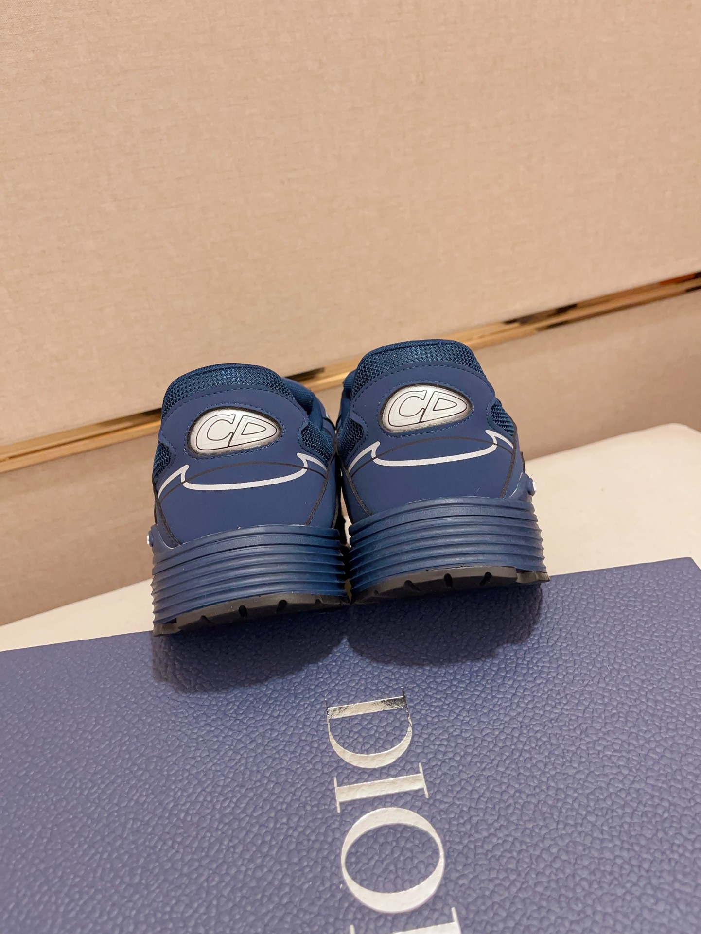 Dior 精品仿製男士藍色運動鞋 CD標誌設計 流線感厚底造型| 8 Dior 精品仿製男士藍色運動鞋 CD標誌設計 流線感厚底造型