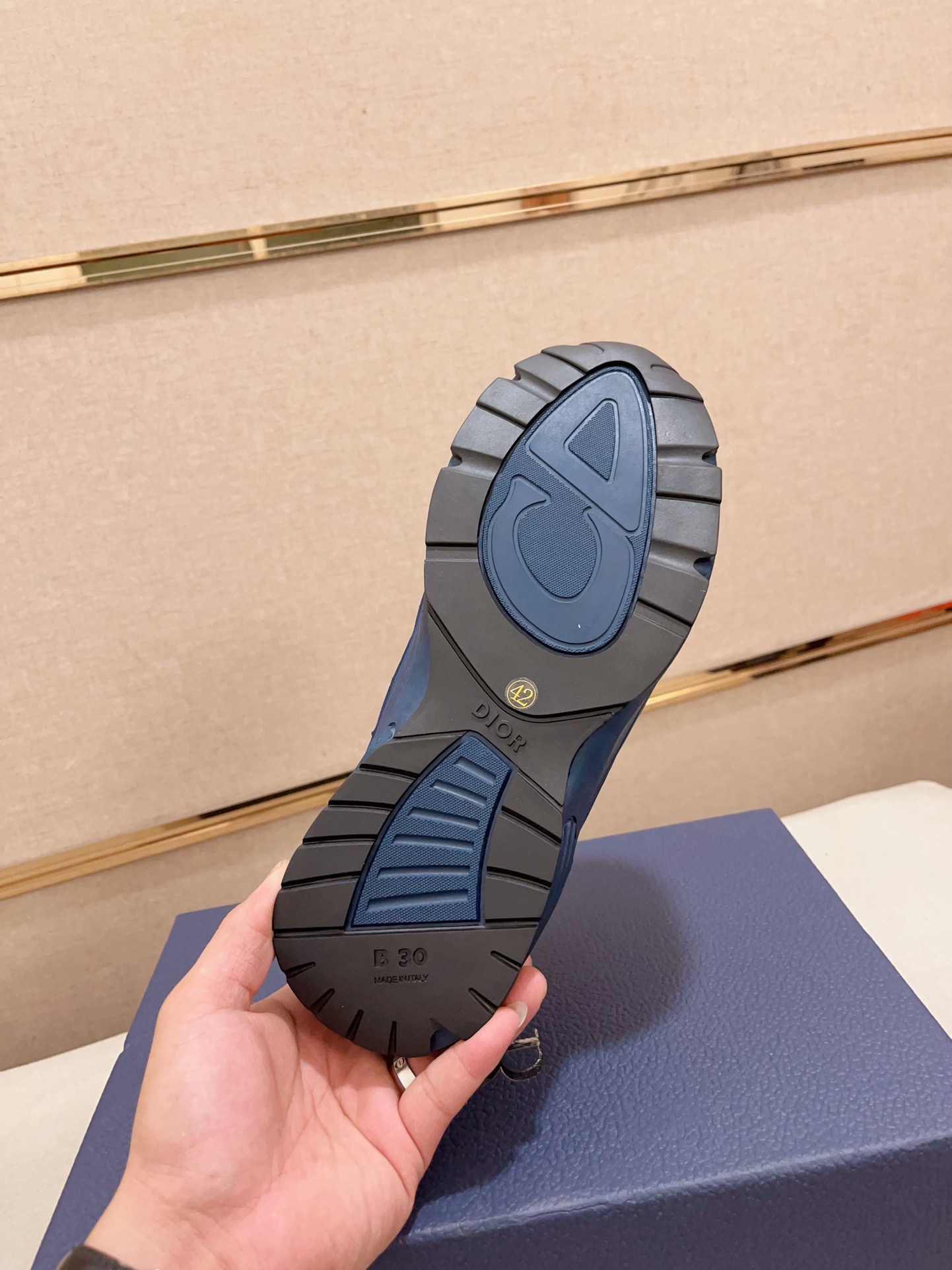 Dior 精品仿製男士藍色運動鞋 CD標誌設計 流線感厚底造型| 7 Dior 精品仿製男士藍色運動鞋 CD標誌設計 流線感厚底造型