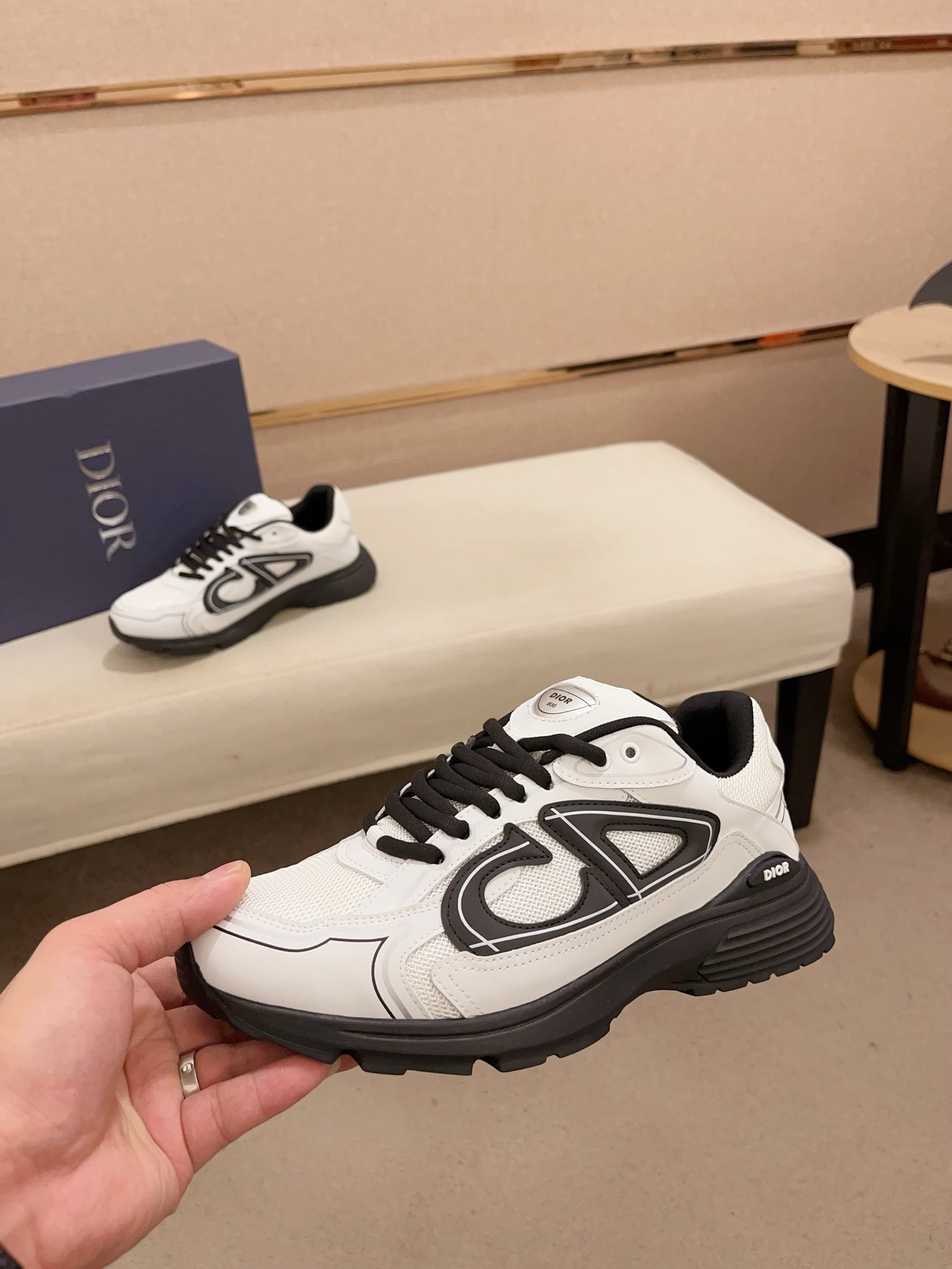 Dior 高仿男士白黑撞色運動鞋 厚底造型設計 百搭日常穿搭款| 13 Dior 高仿男士白黑撞色運動鞋 厚底造型設計 百搭日常穿搭款