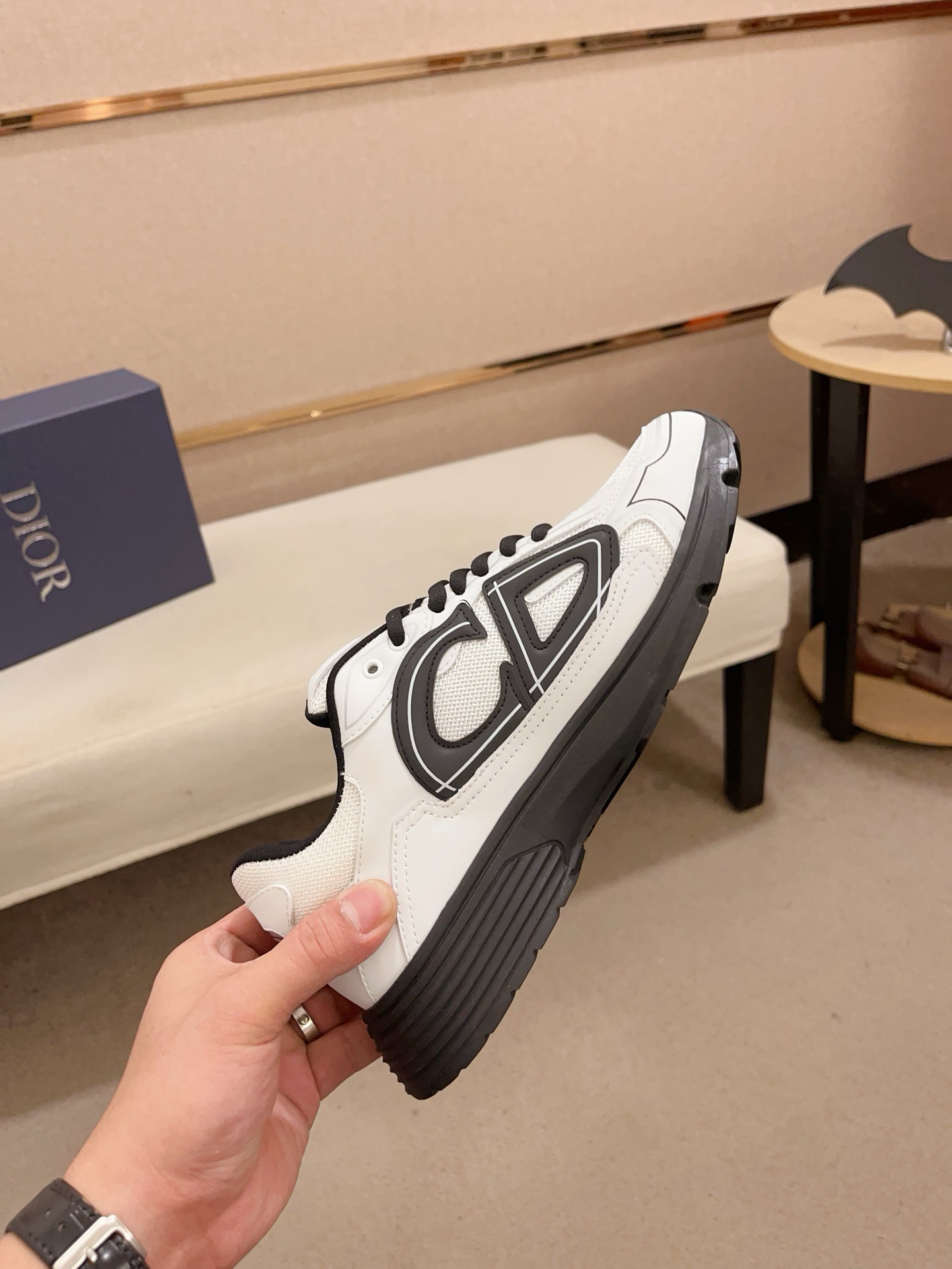 Dior 高仿男士白黑撞色運動鞋 厚底造型設計 百搭日常穿搭款| 11 Dior 高仿男士白黑撞色運動鞋 厚底造型設計 百搭日常穿搭款