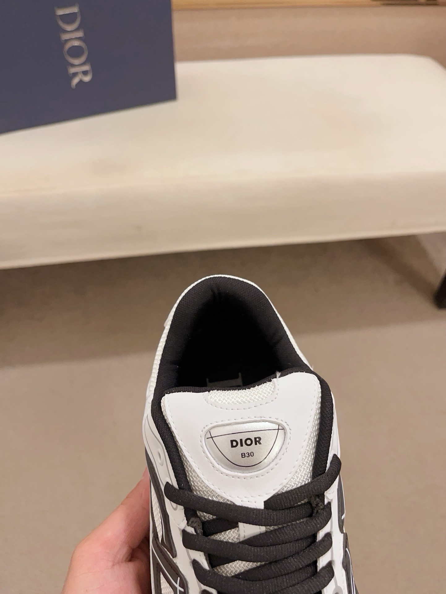 Dior 高仿男士白黑撞色運動鞋 厚底造型設計 百搭日常穿搭款| 10 Dior 高仿男士白黑撞色運動鞋 厚底造型設計 百搭日常穿搭款