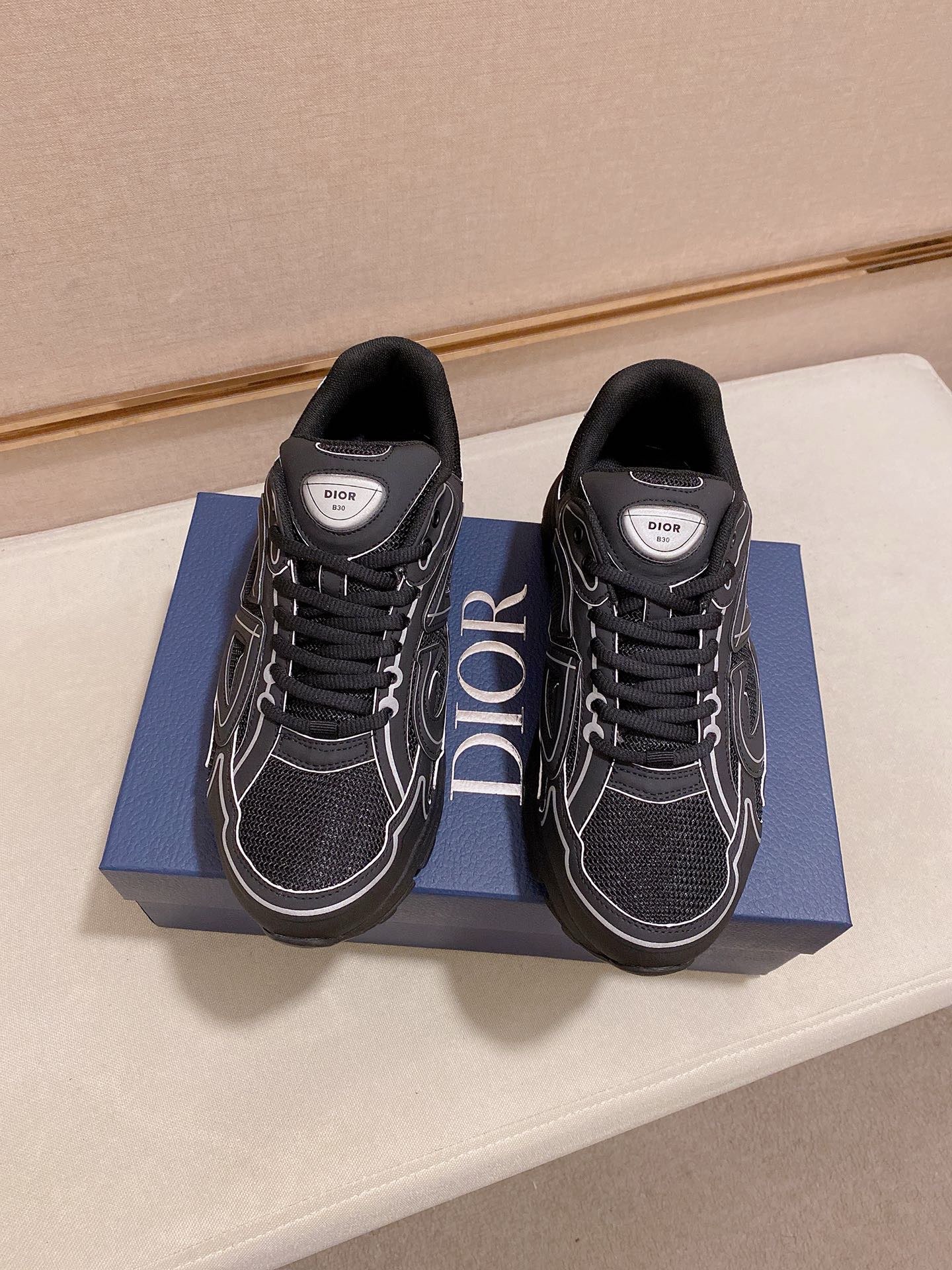 Dior 一比一男士全黑CD厚底慢跑鞋 網布設計 時尚潮流感滿分| 10 Dior 一比一男士全黑CD厚底慢跑鞋 網布設計 時尚潮流感滿分