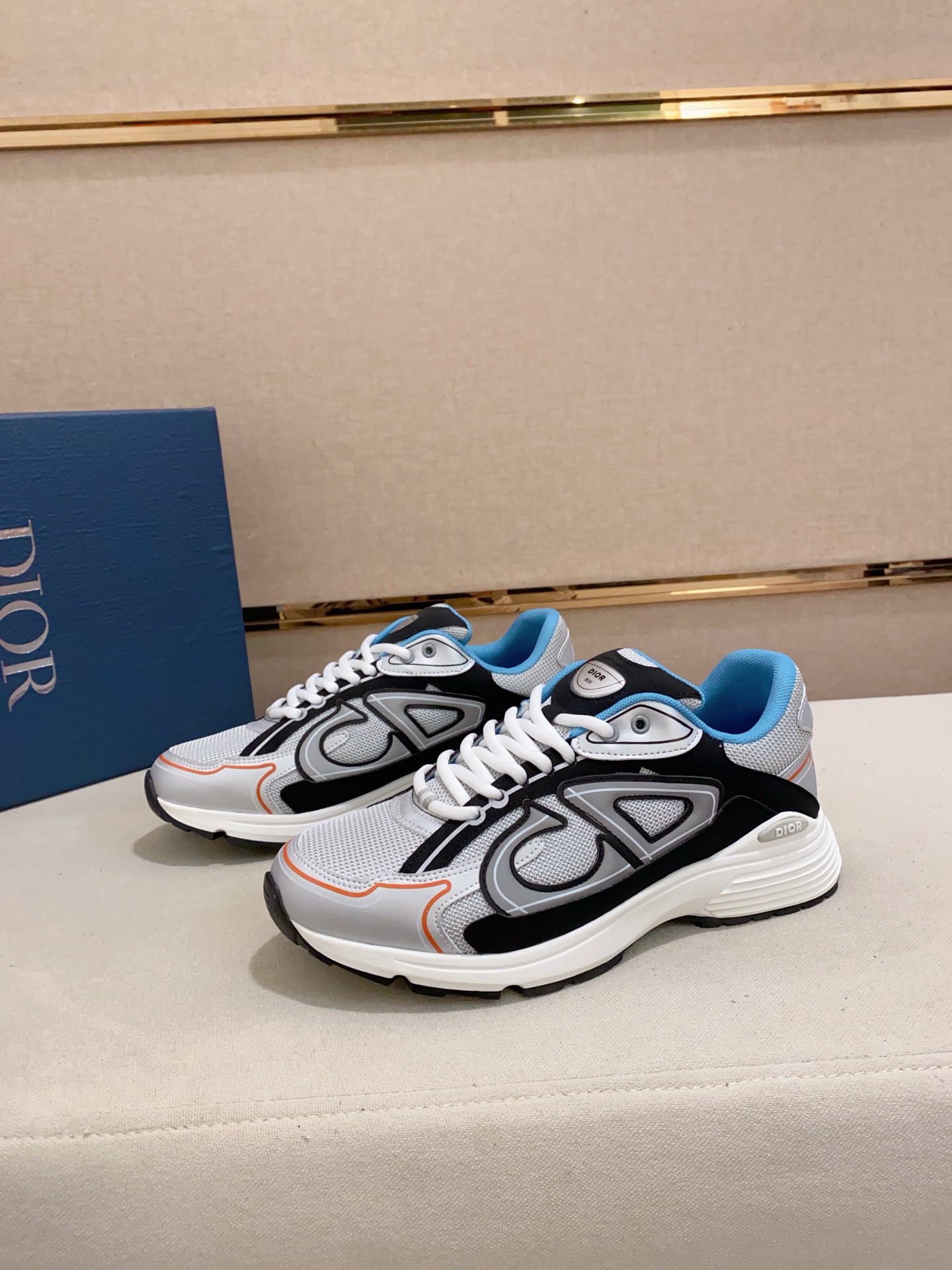 Dior 原單男士亮橘藍撞色運動鞋 未來感造型 潮流撞色輕量設計| 10 Dior 原單男士亮橘藍撞色運動鞋 未來感造型 潮流撞色輕量設計